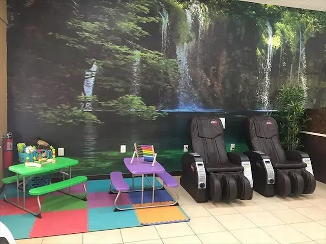 North Tryon Laundromat - Image 6