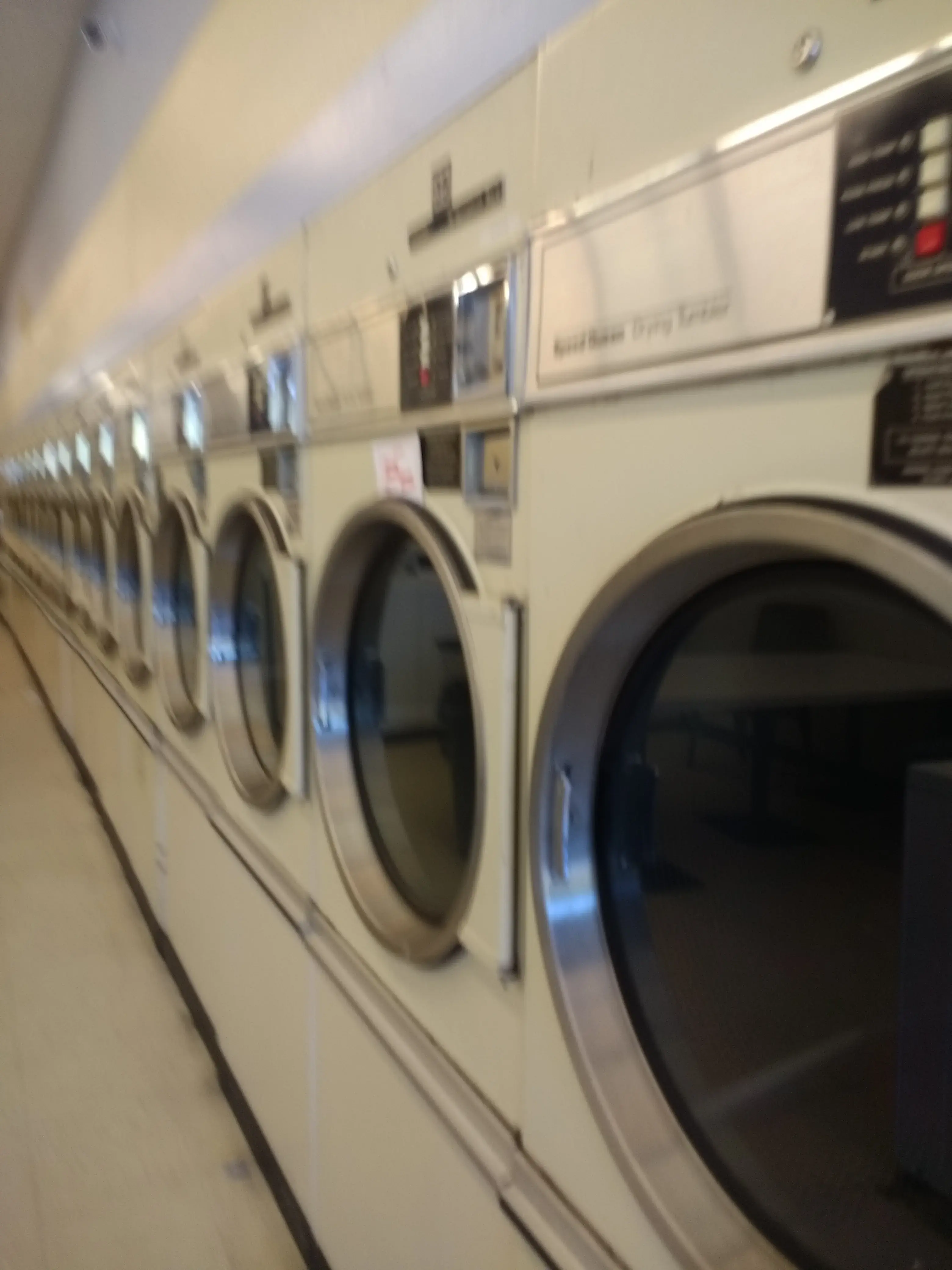 Novato Square Coin Laundry - Image 4