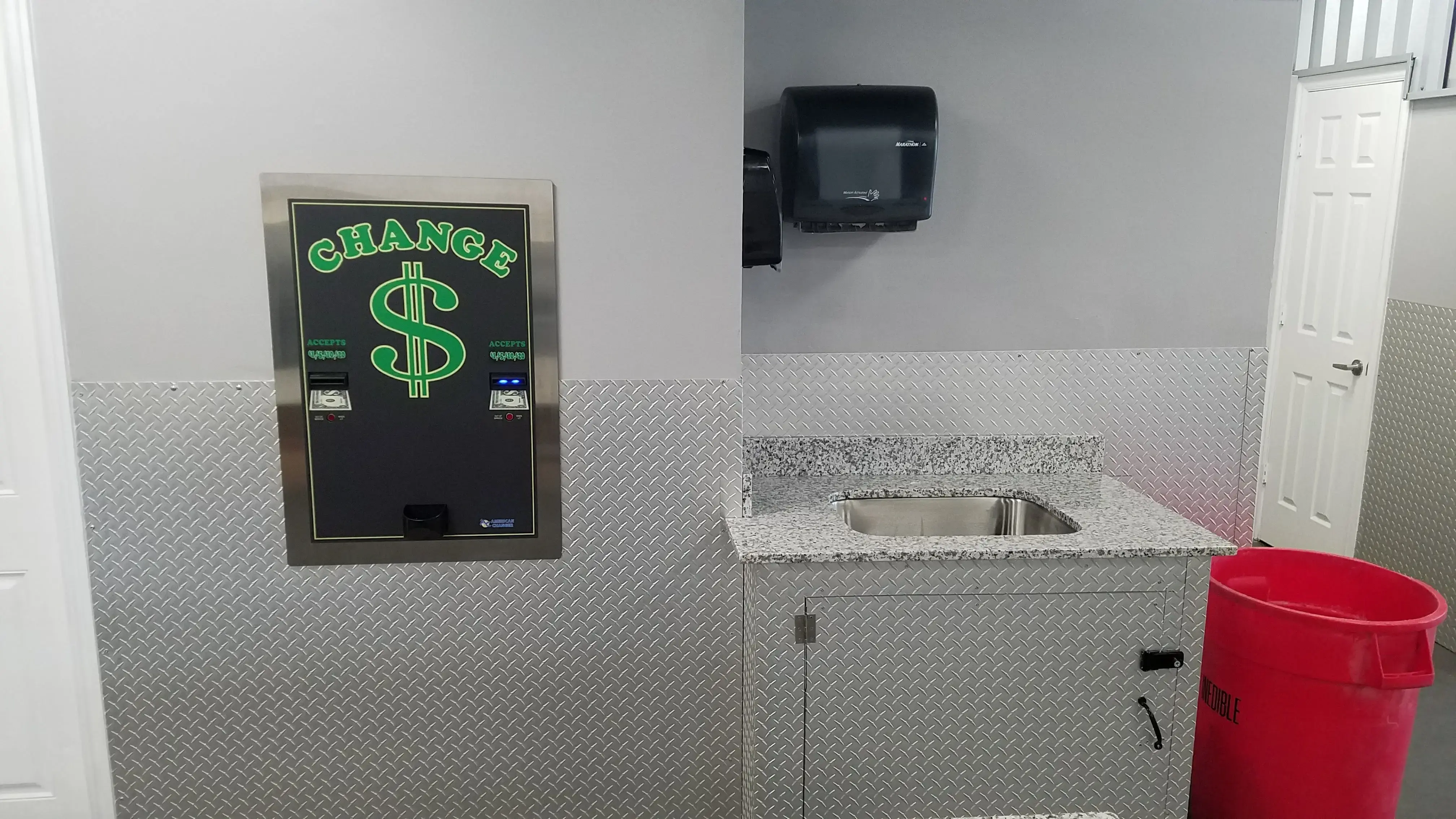 O-Town Coin Laundry - 24th Street - Image 11