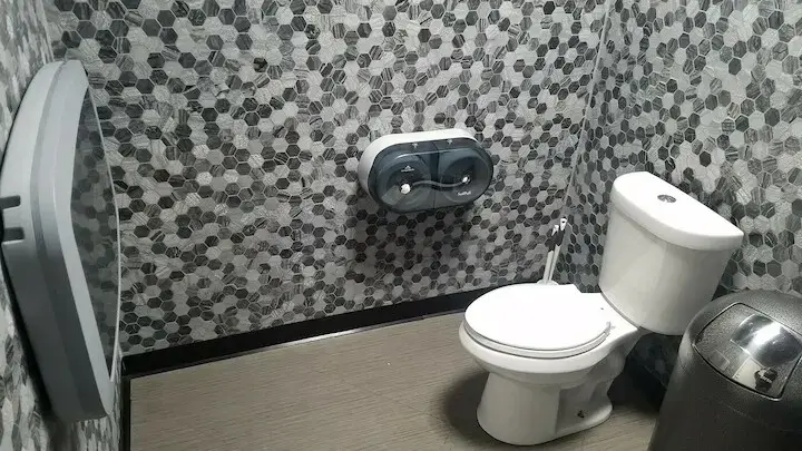 O-Town Laundry Hut - Image 7