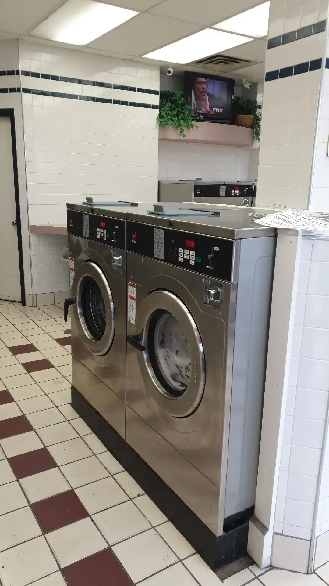 Oak Lawn Laundromat thumbnail 17