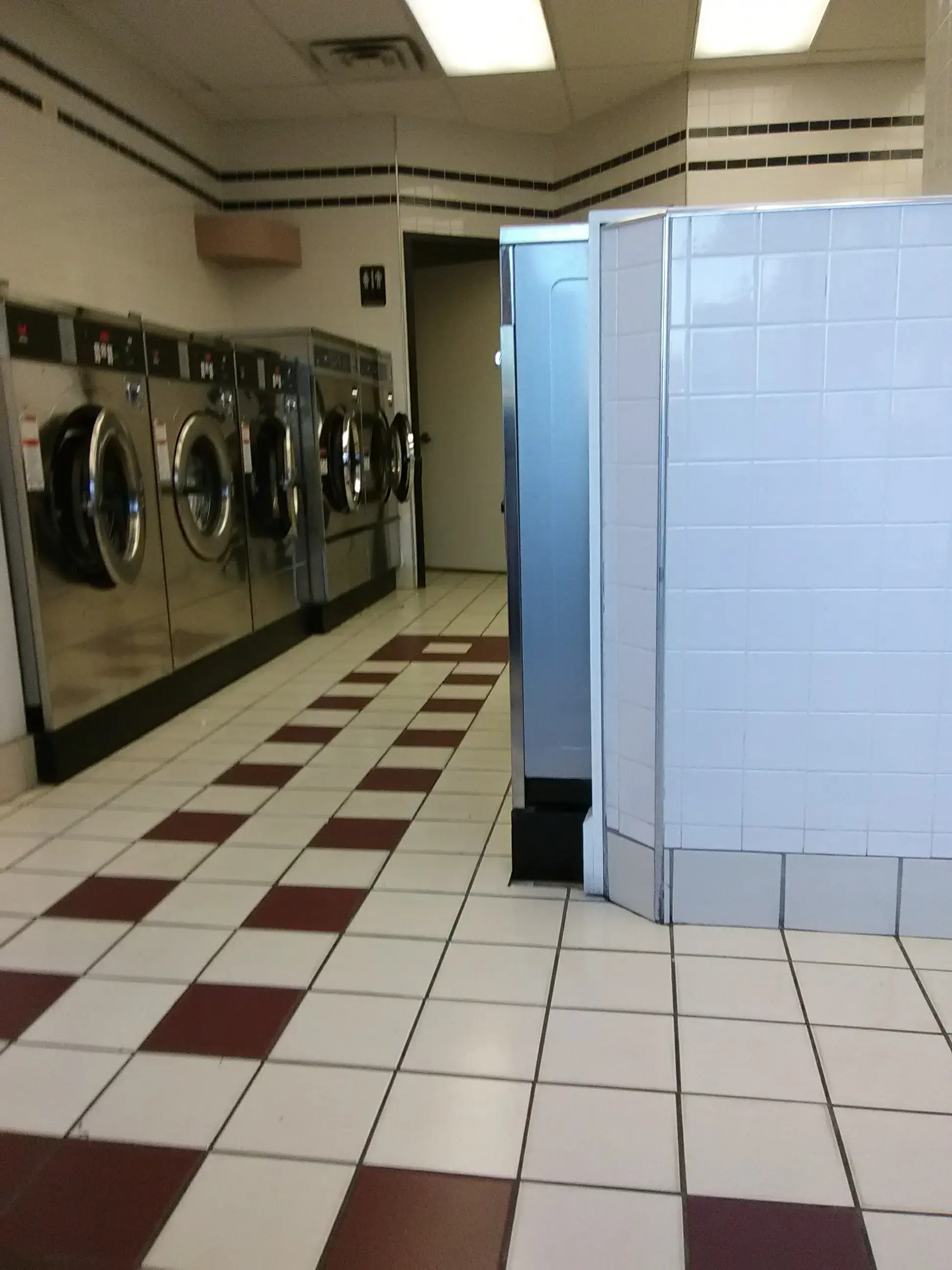 Oak Lawn Laundromat thumbnail 15