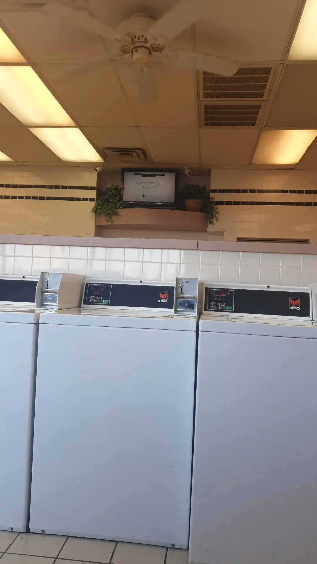 Oak Lawn Laundromat thumbnail 11