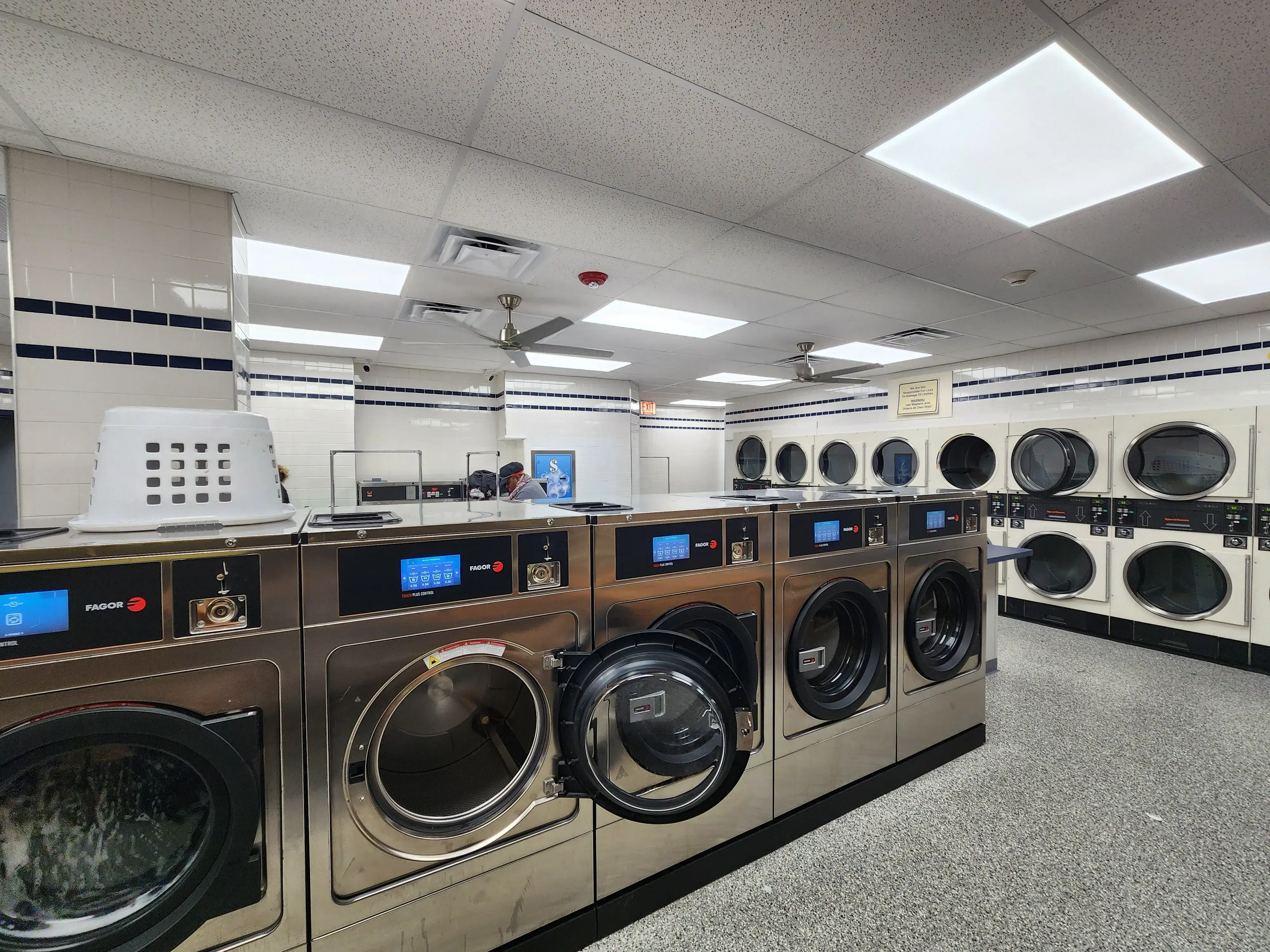 Oak Lawn Laundromat - Image 1