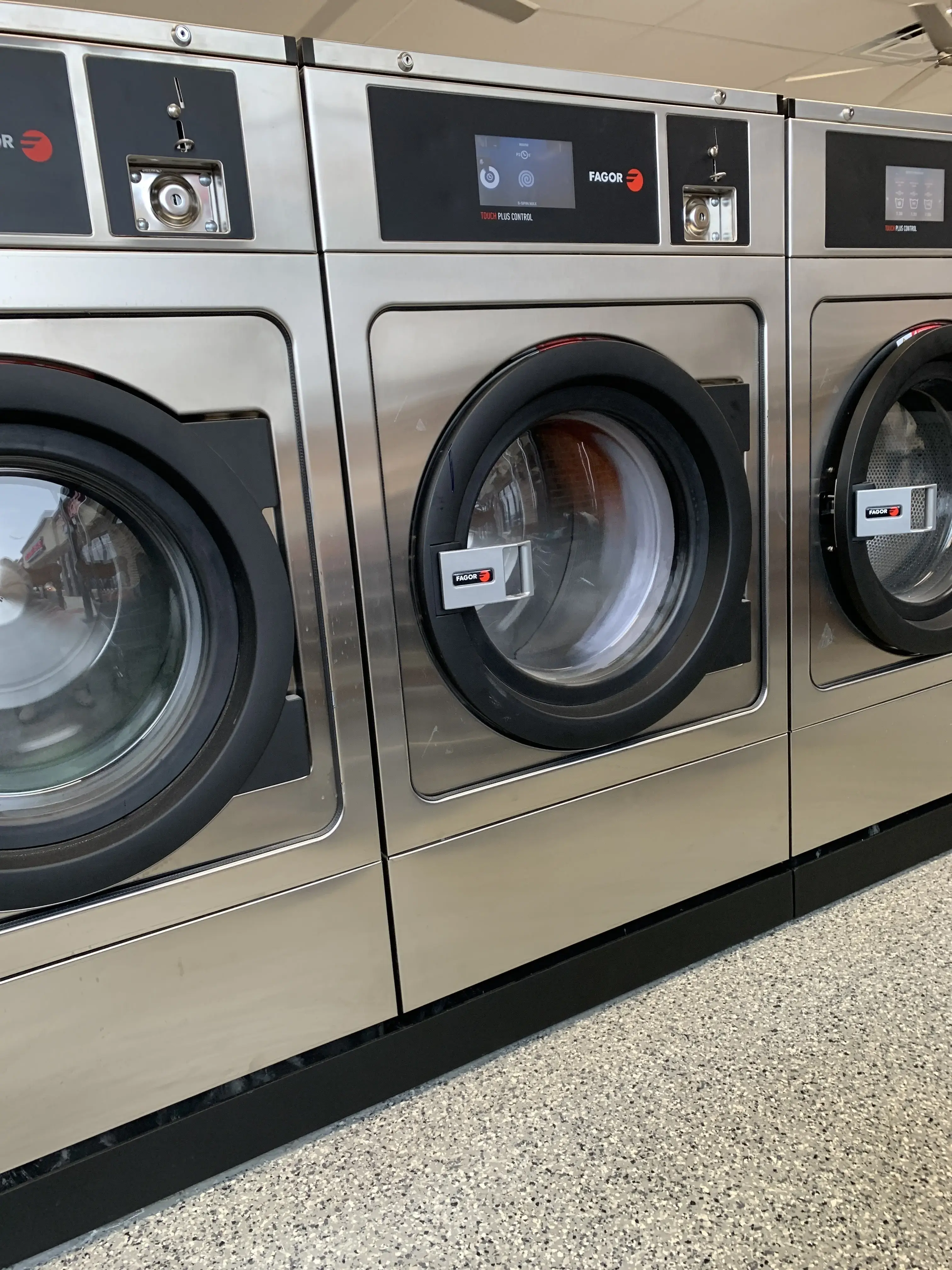 Oak Lawn Laundromat - Image 10