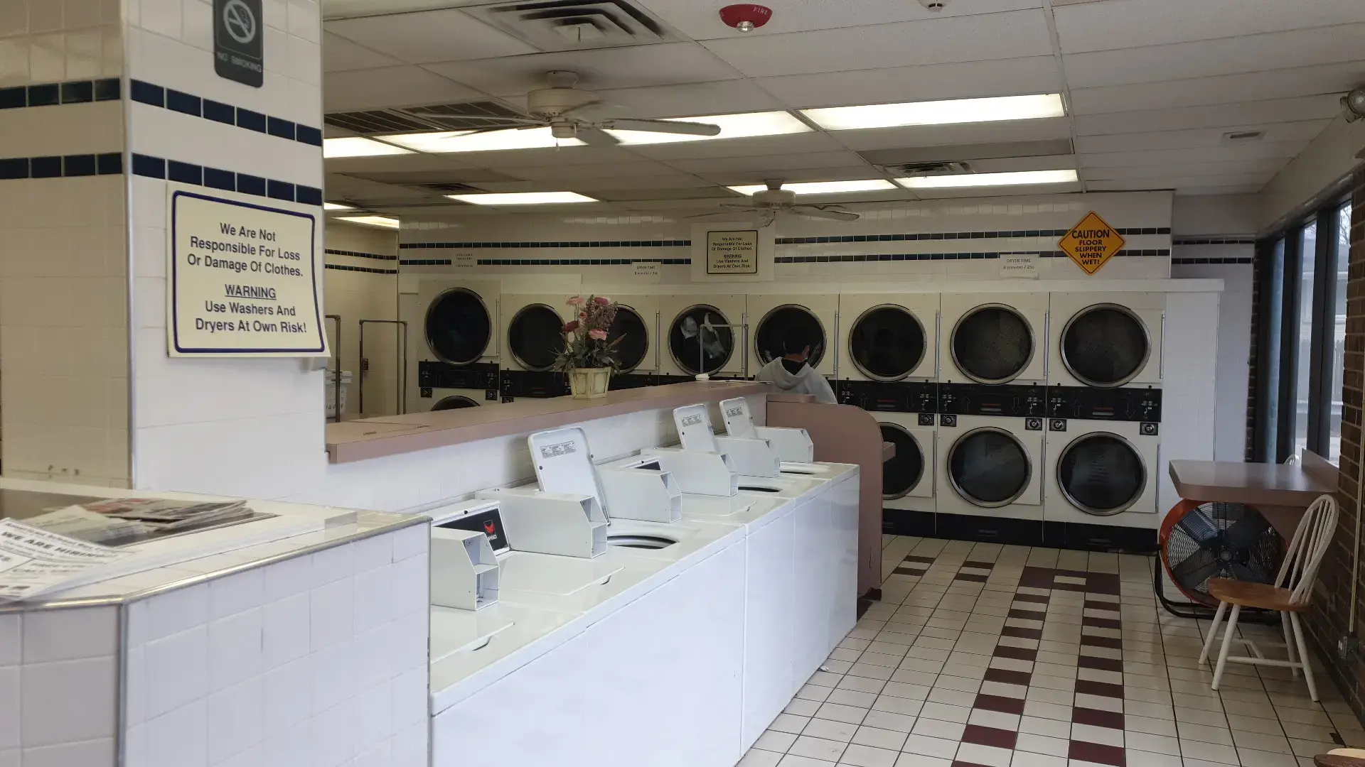 Oak Lawn Laundromat - Image 18