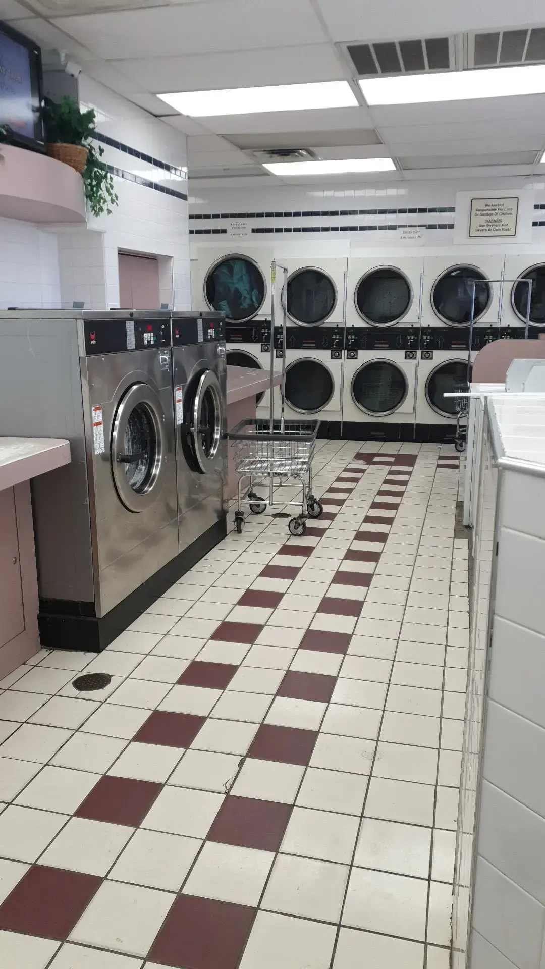 Oak Lawn Laundromat thumbnail 20