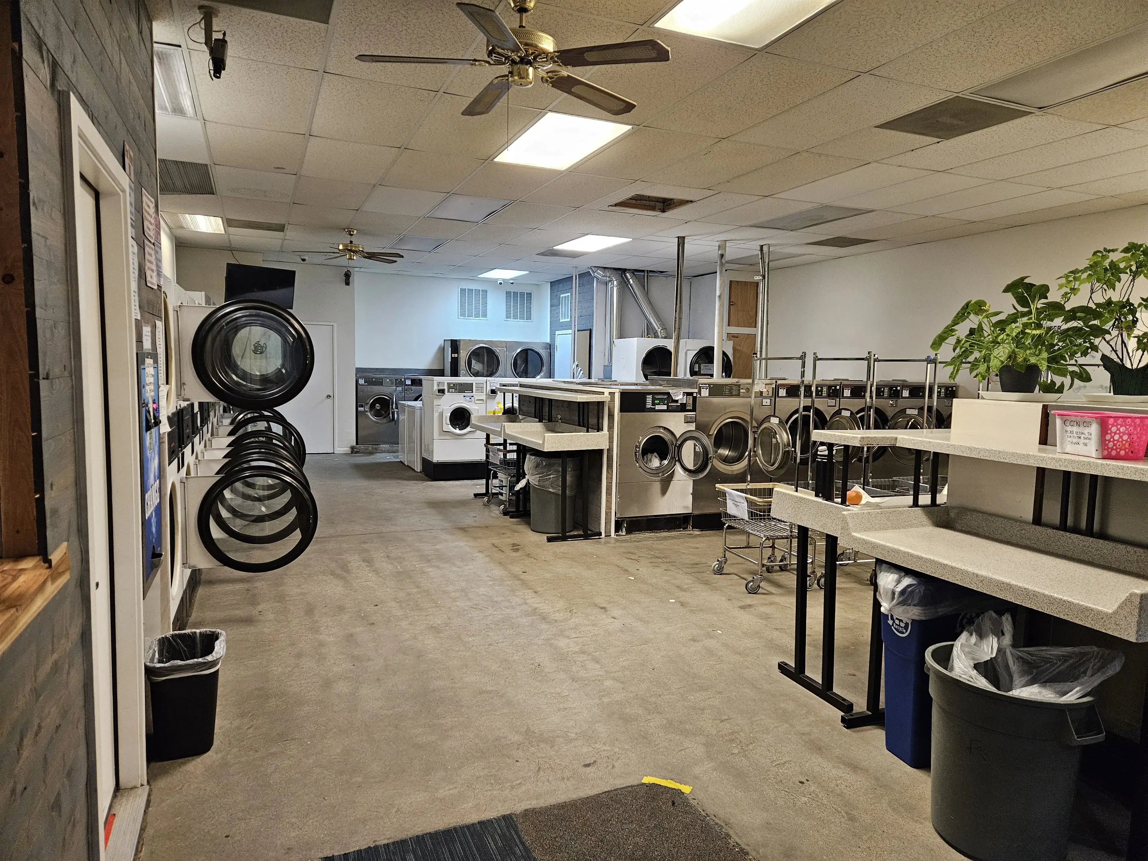 Oak Tree Village Laundry thumbnail 20