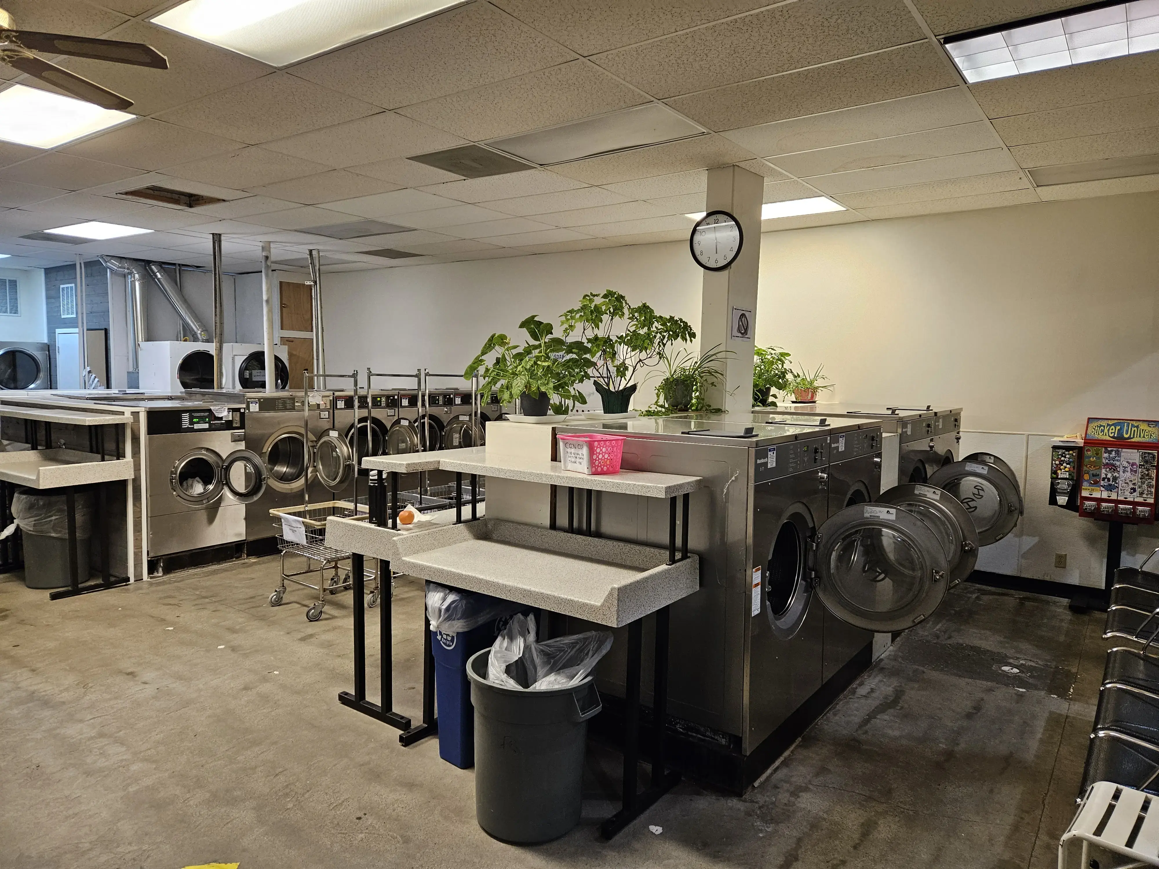 Oak Tree Village Laundry - Image 18