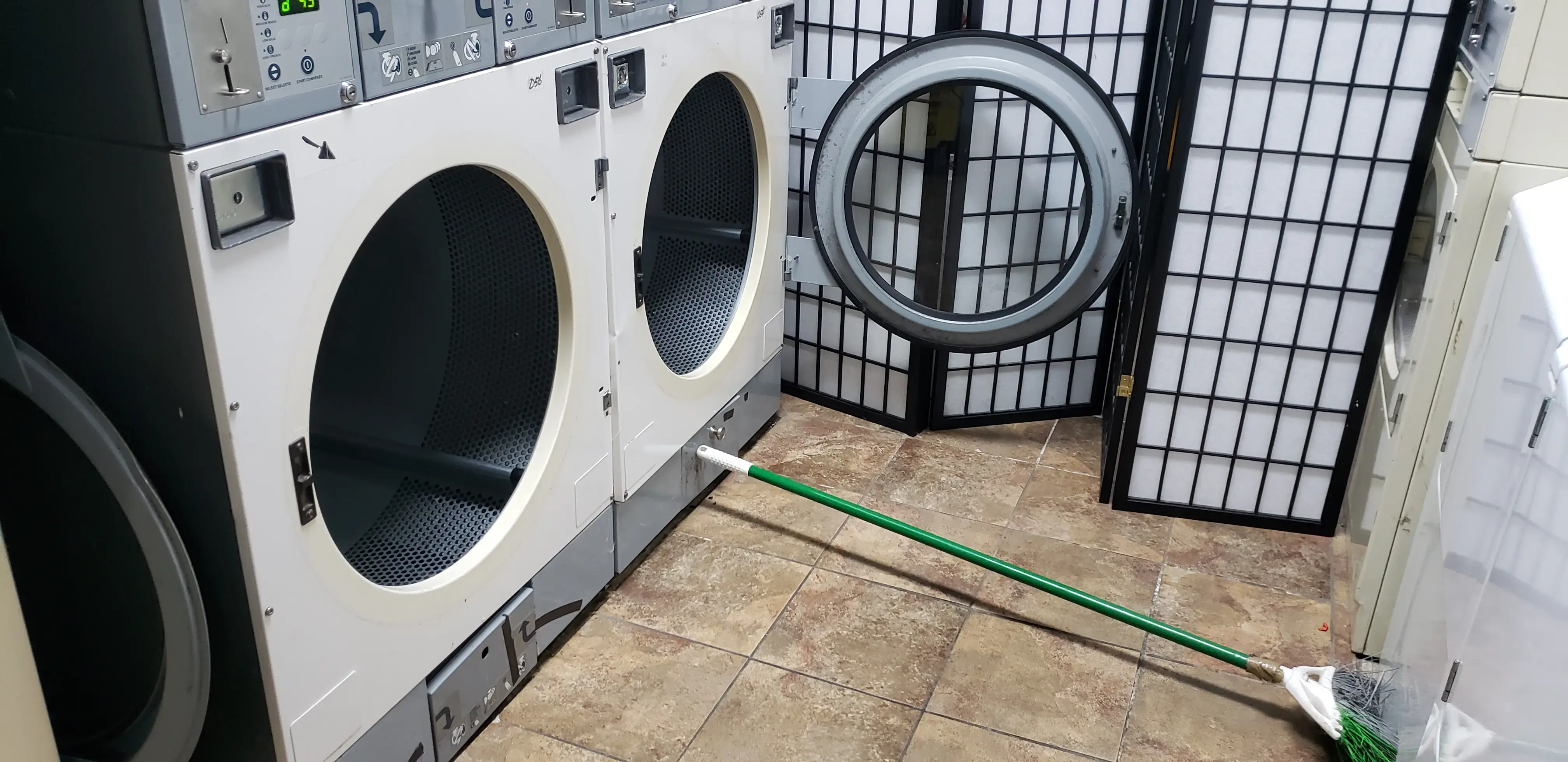 Oak Tree Village Laundry - Image 16