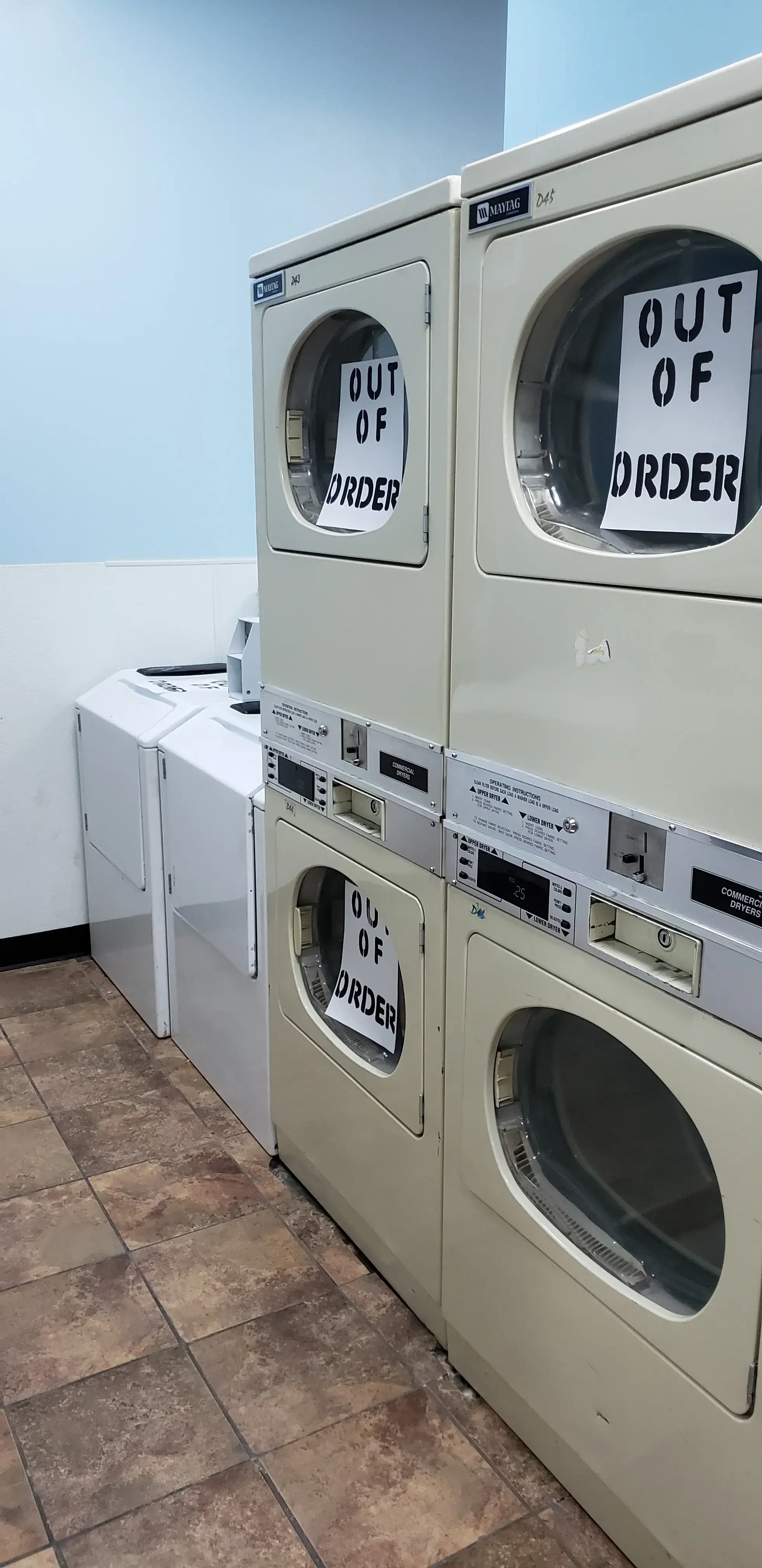 Oak Tree Village Laundry thumbnail 9