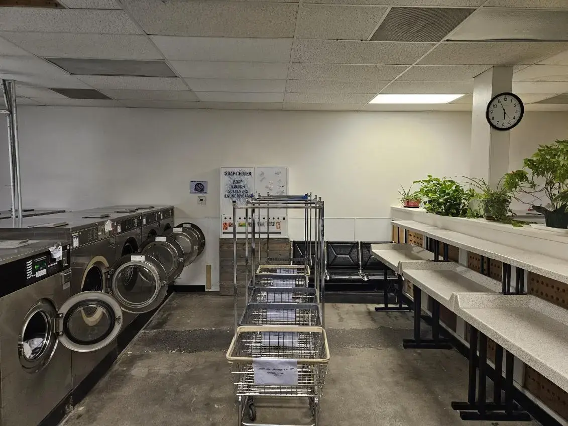 Oak Tree Village Laundry thumbnail 2