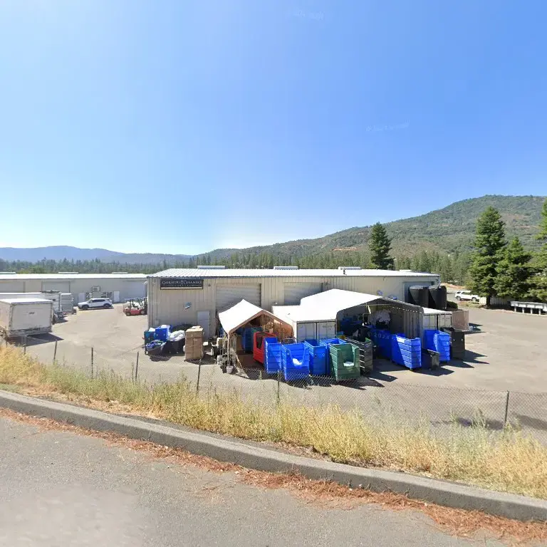 Oakhurst Cleaners & Laundry thumbnail 3