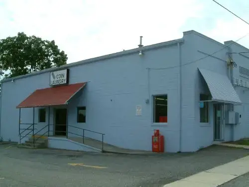 Oakley Ave Coin Laundry thumbnail 3