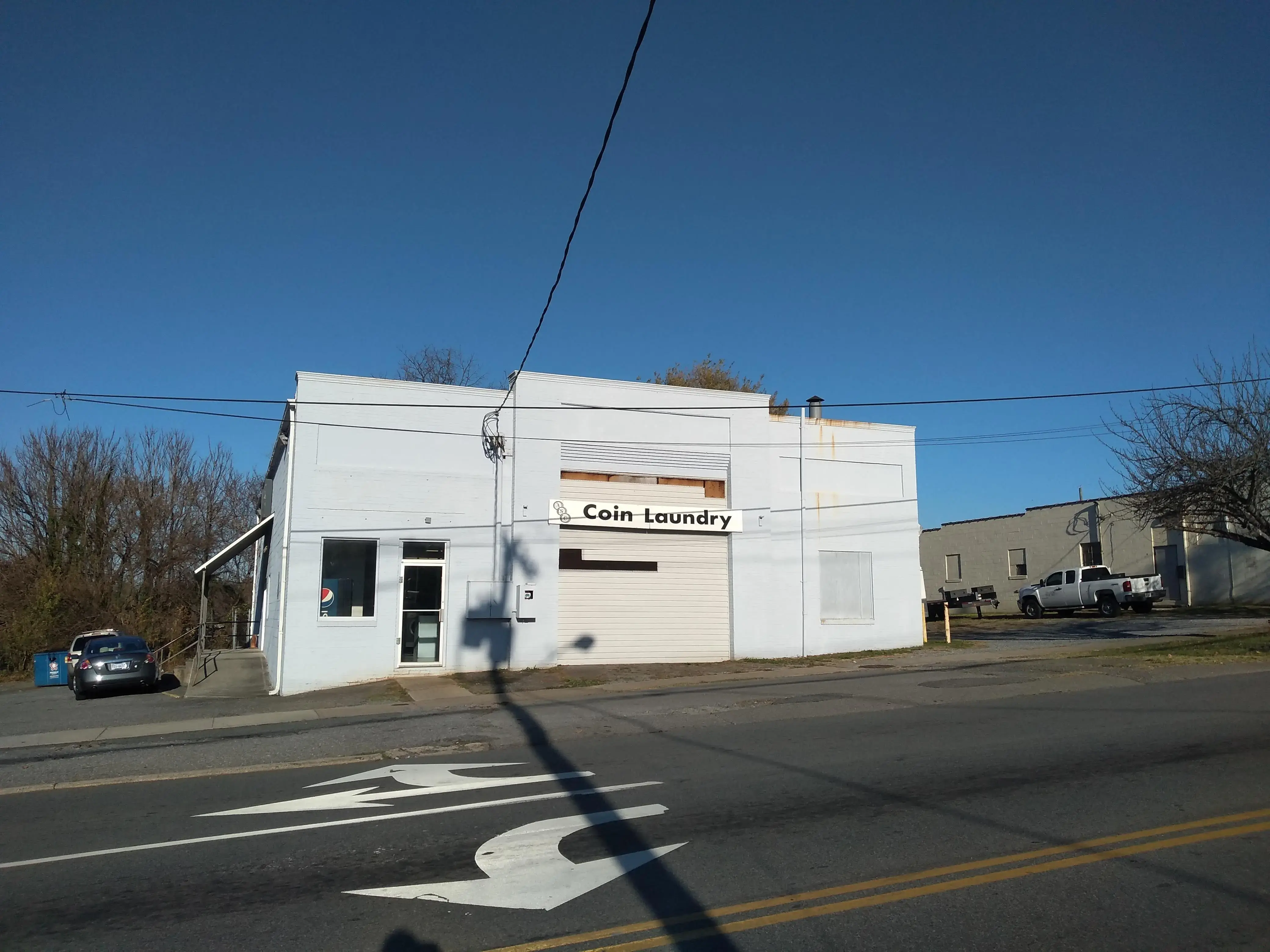 Oakley Ave Coin Laundry thumbnail 2
