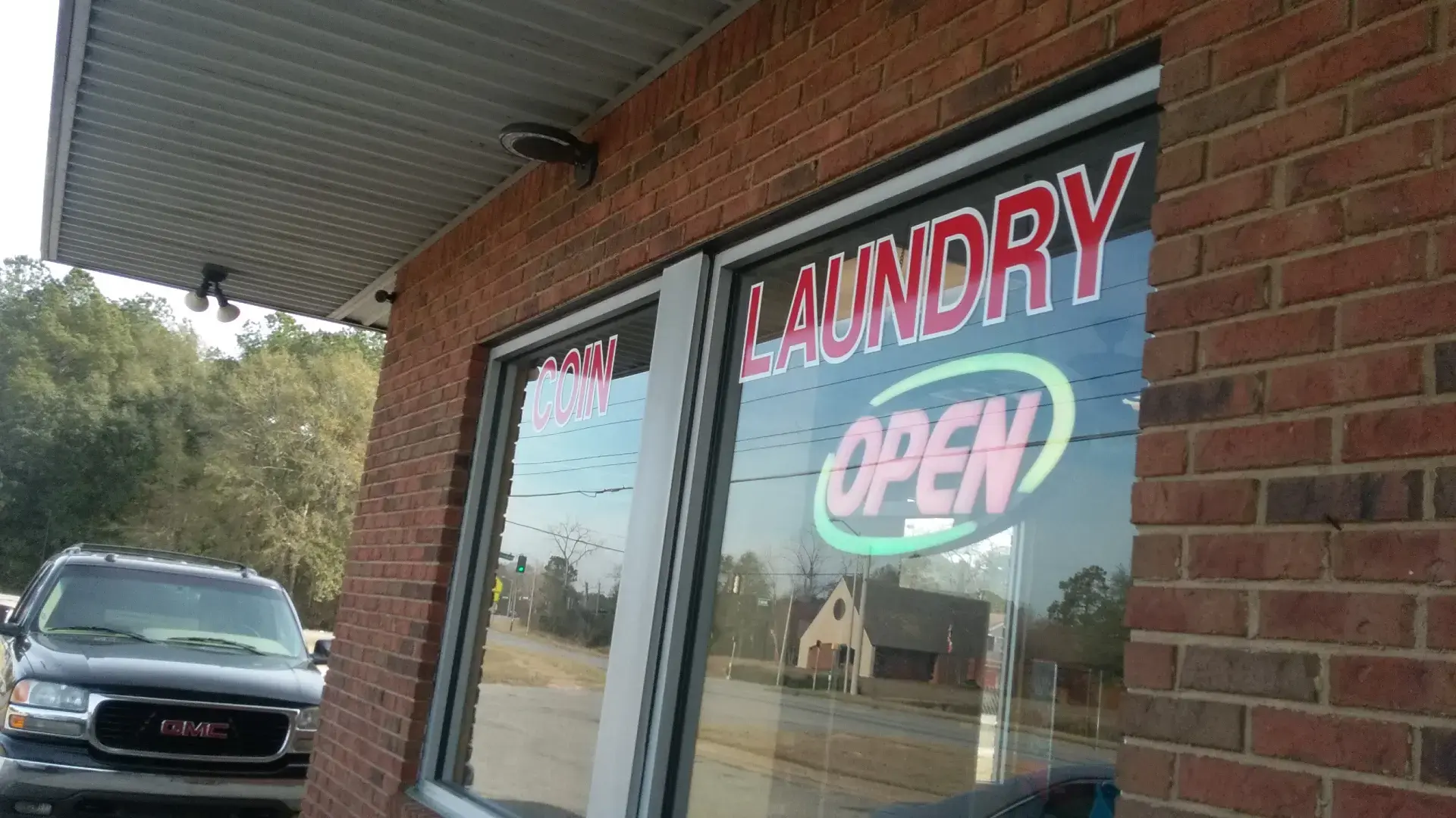 Oakridge Coin Laundry - Image 6