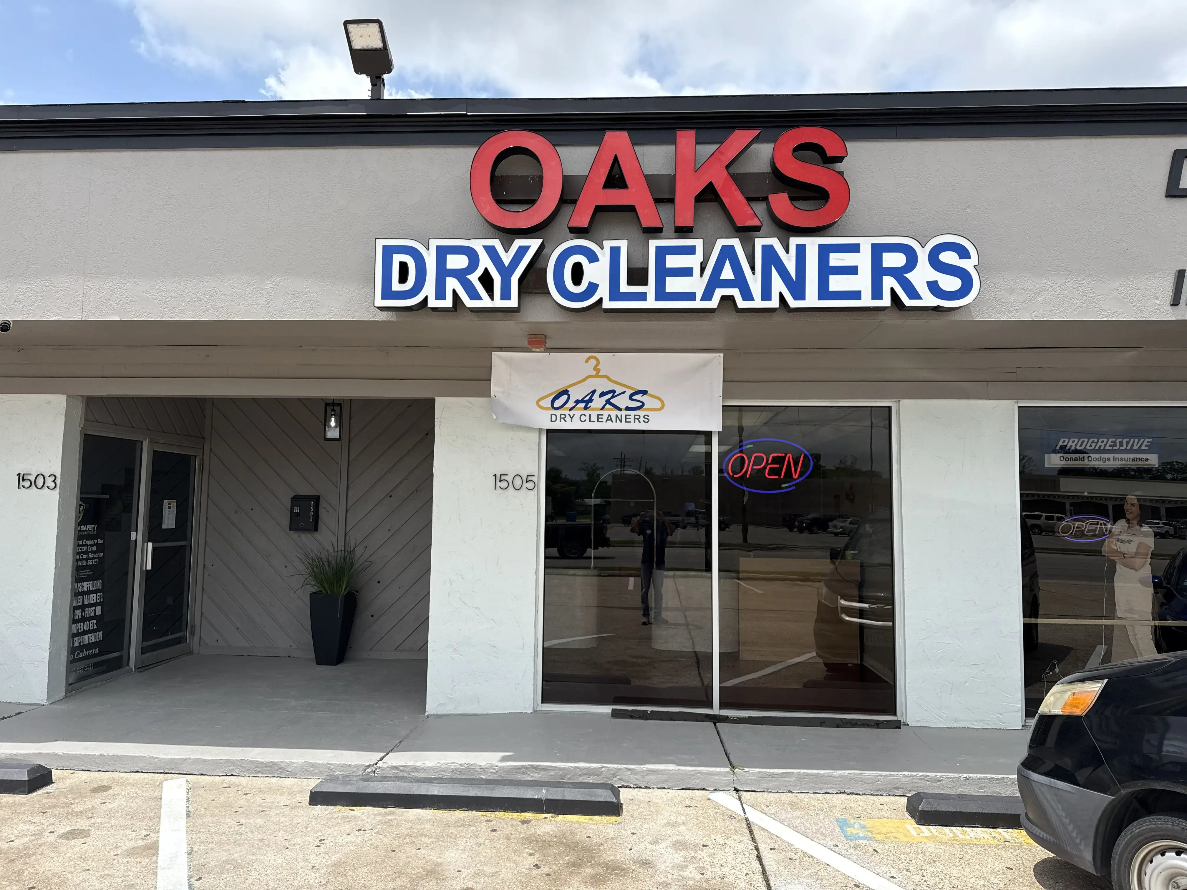 Oaks Dry Cleaners location