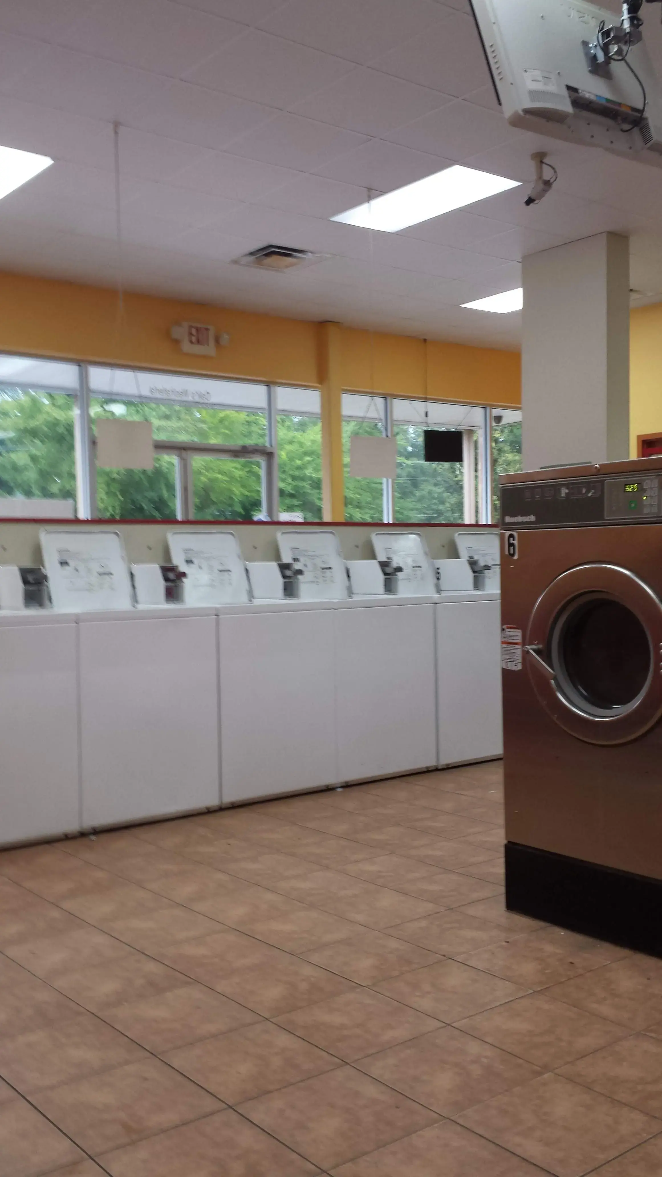 Oak's Washateria - Image 14