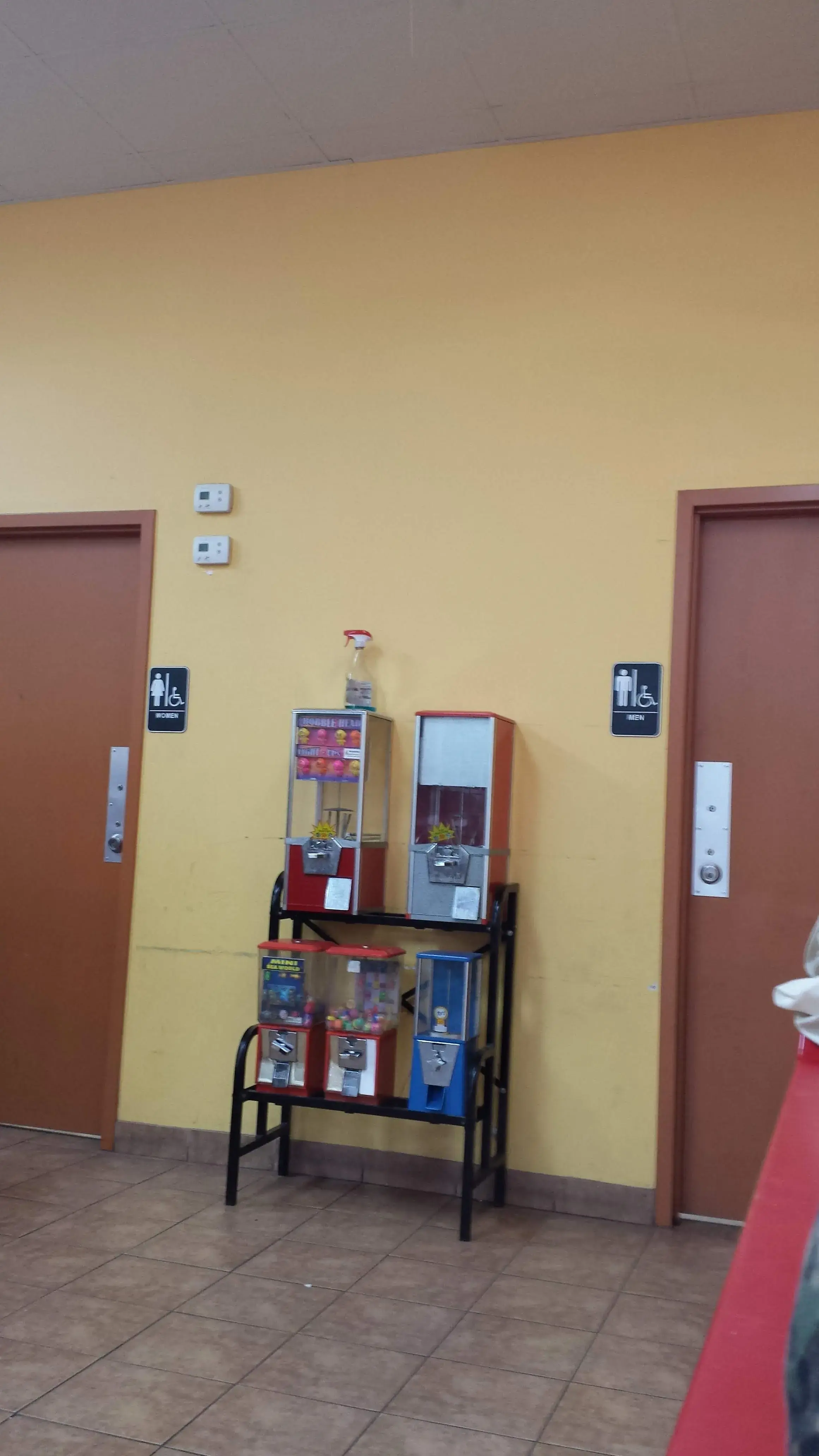 Oak's Washateria thumbnail 8