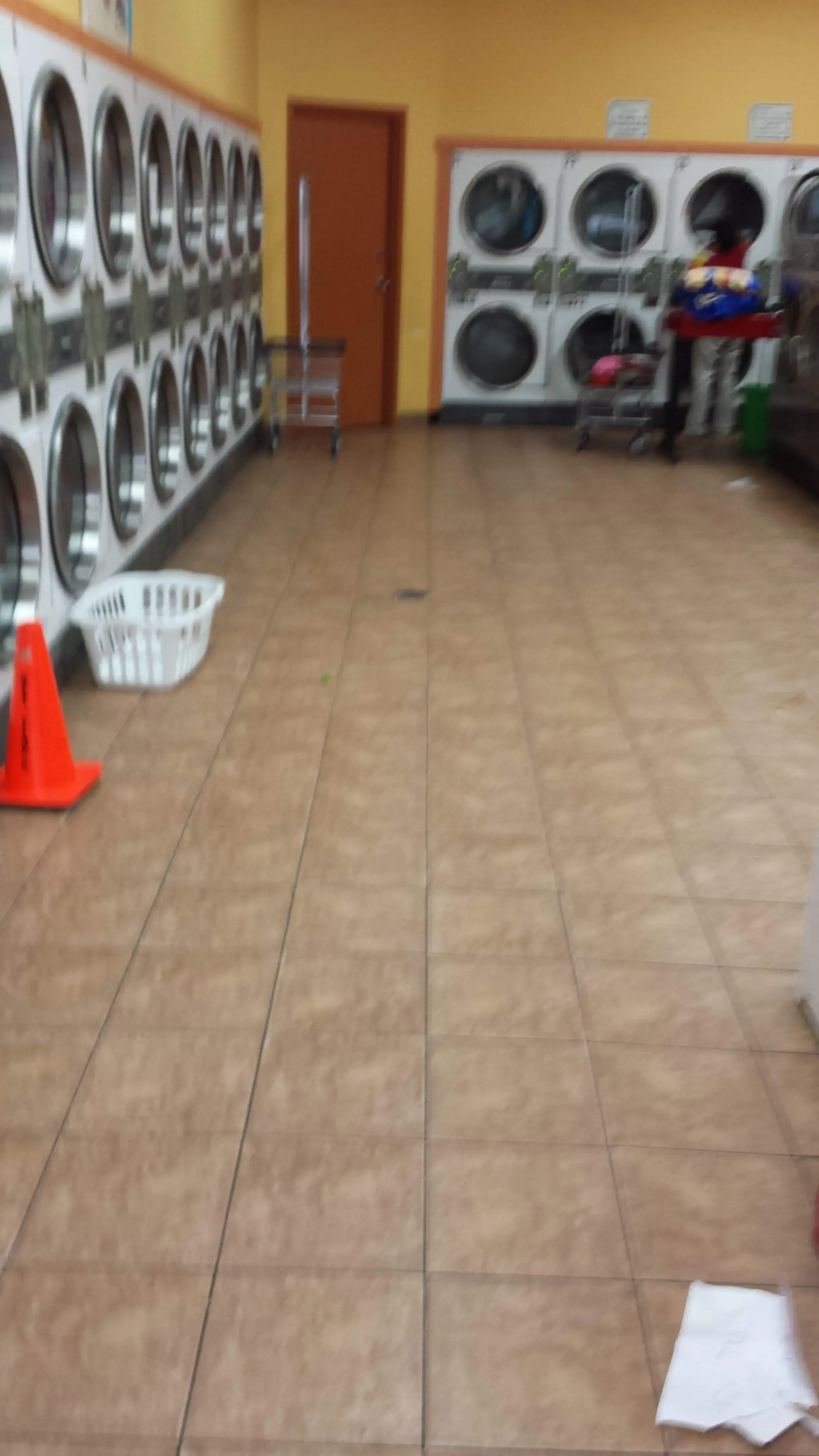 Oak's Washateria - Image 7