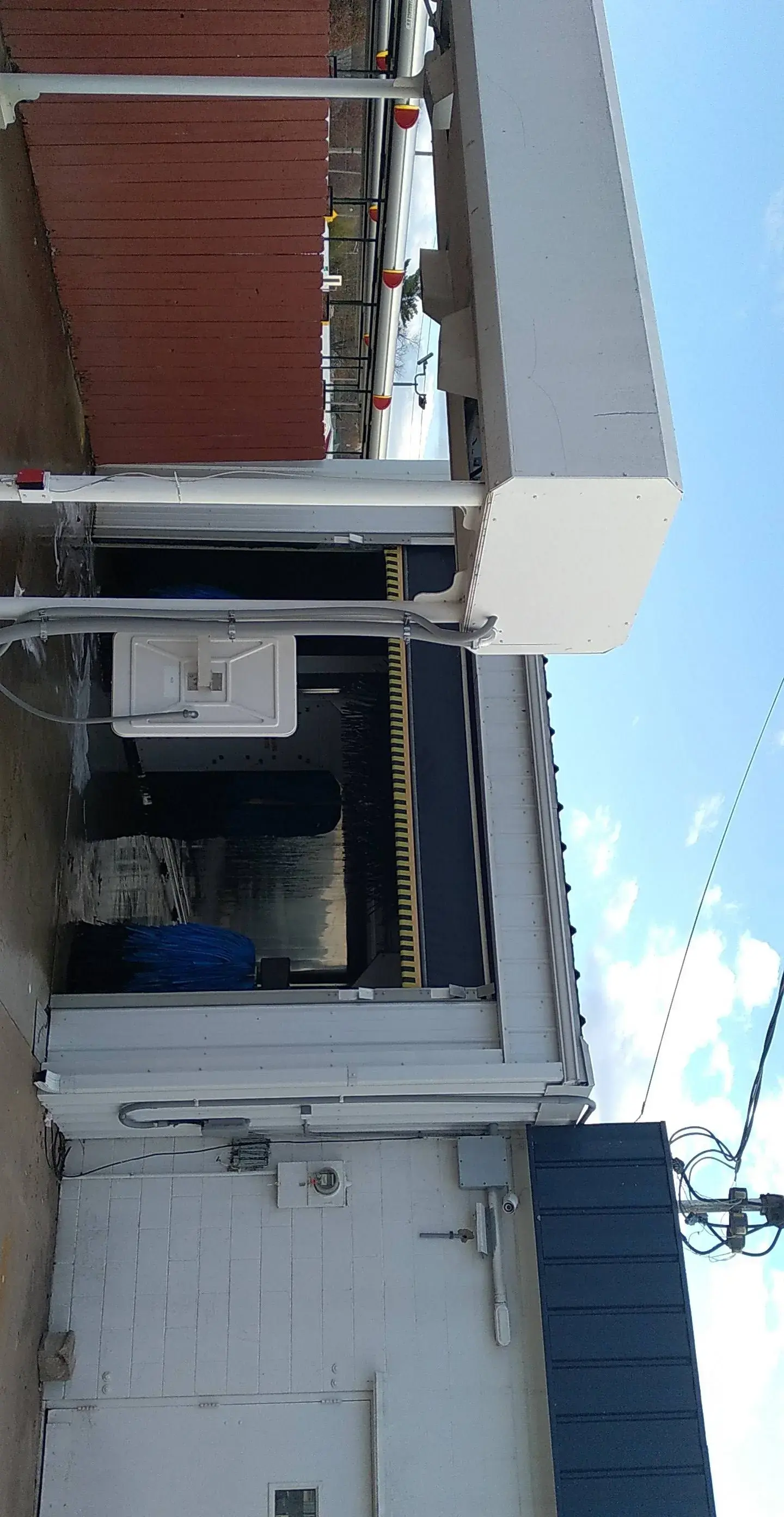 Oasis Auto Spa Car Wash & Coin Laundry thumbnail 16
