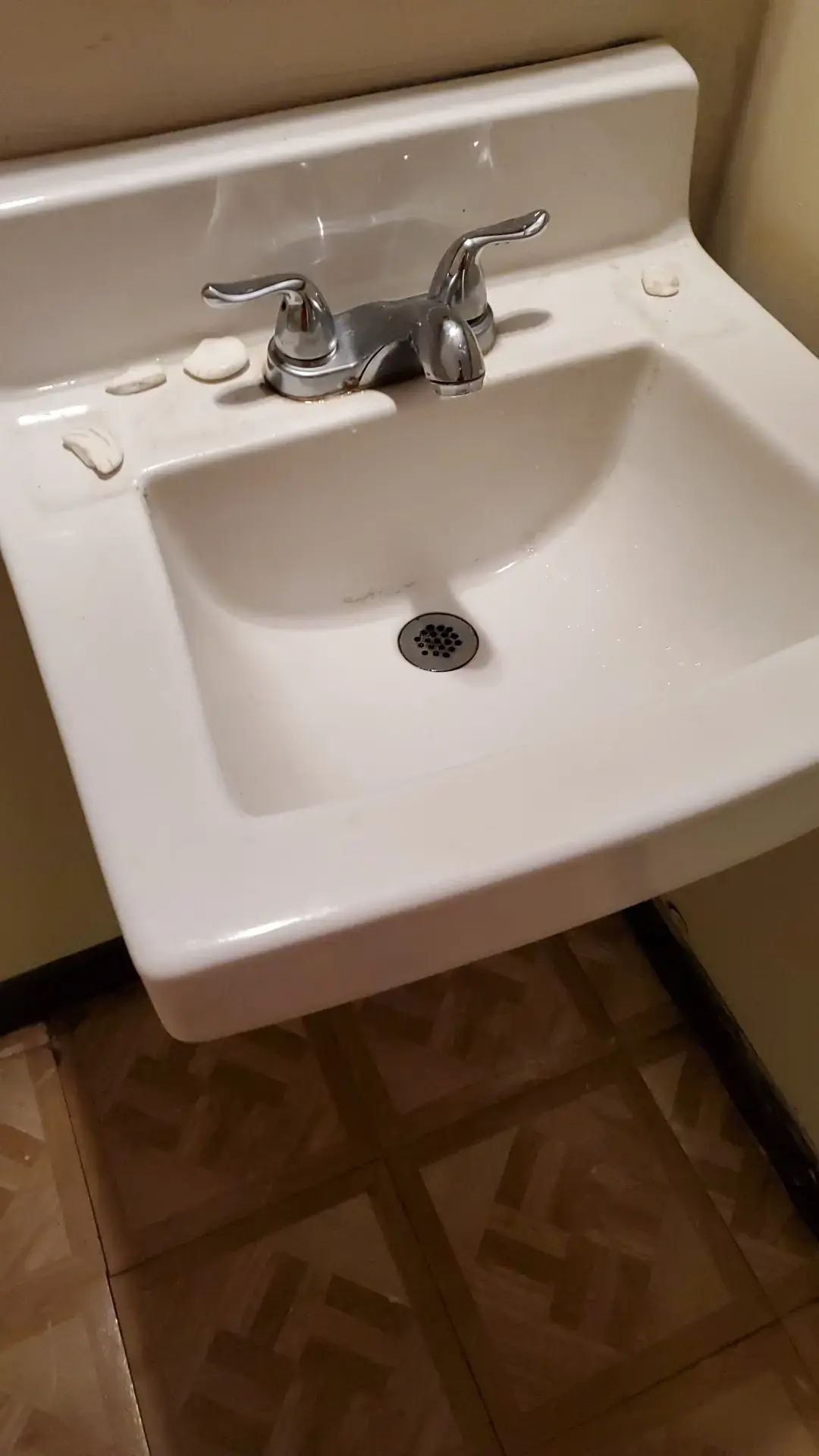 Oasis Coin Laundry - Image 10