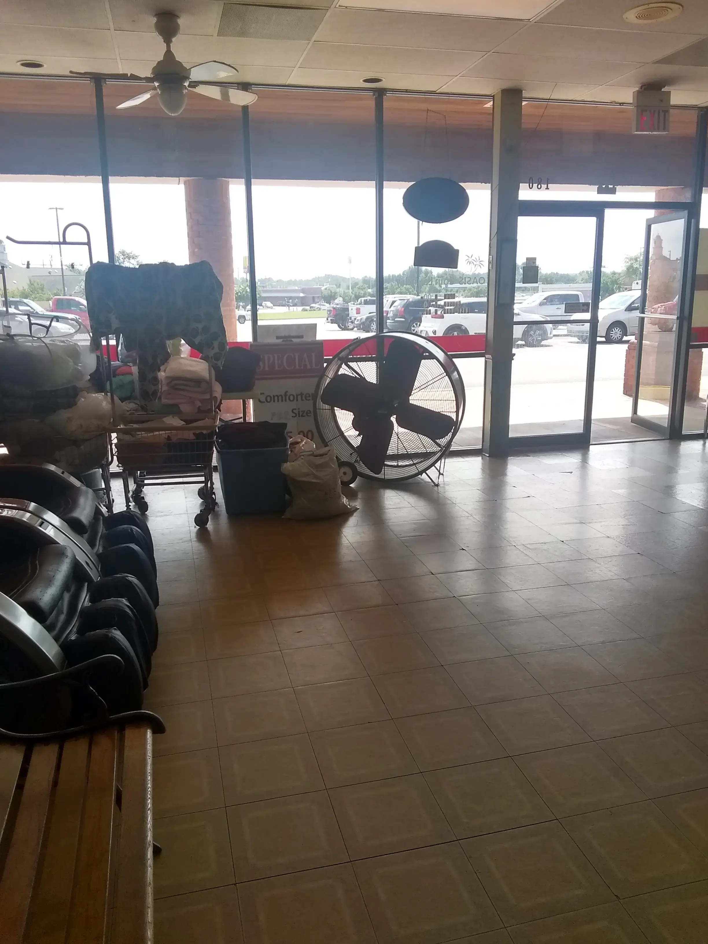 Oasis Coin Laundry thumbnail 6