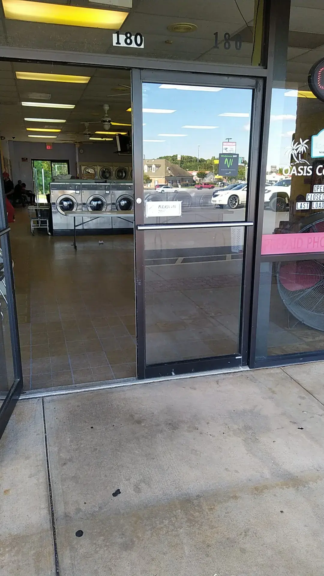 Oasis Coin Laundry - Image 11