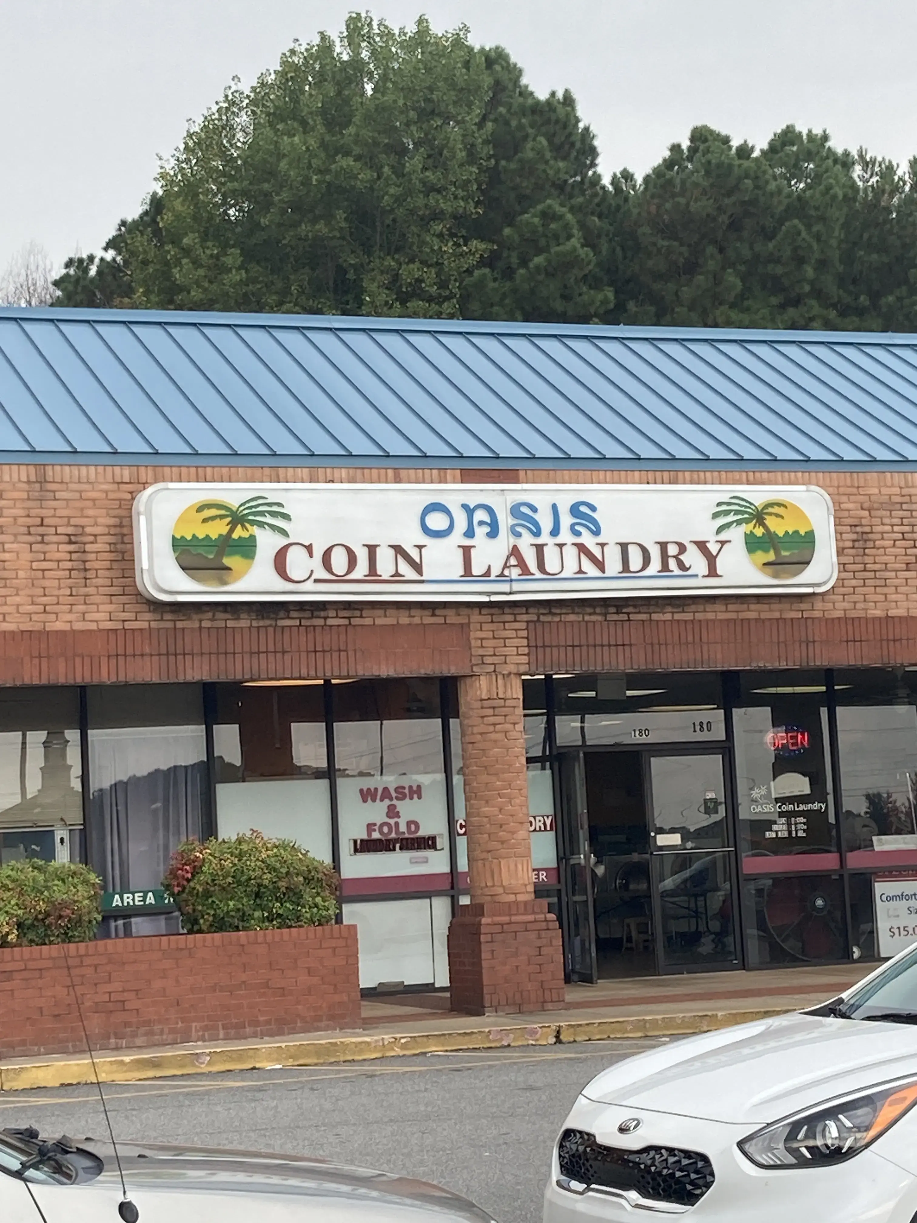 Oasis Coin Laundry - Image 3