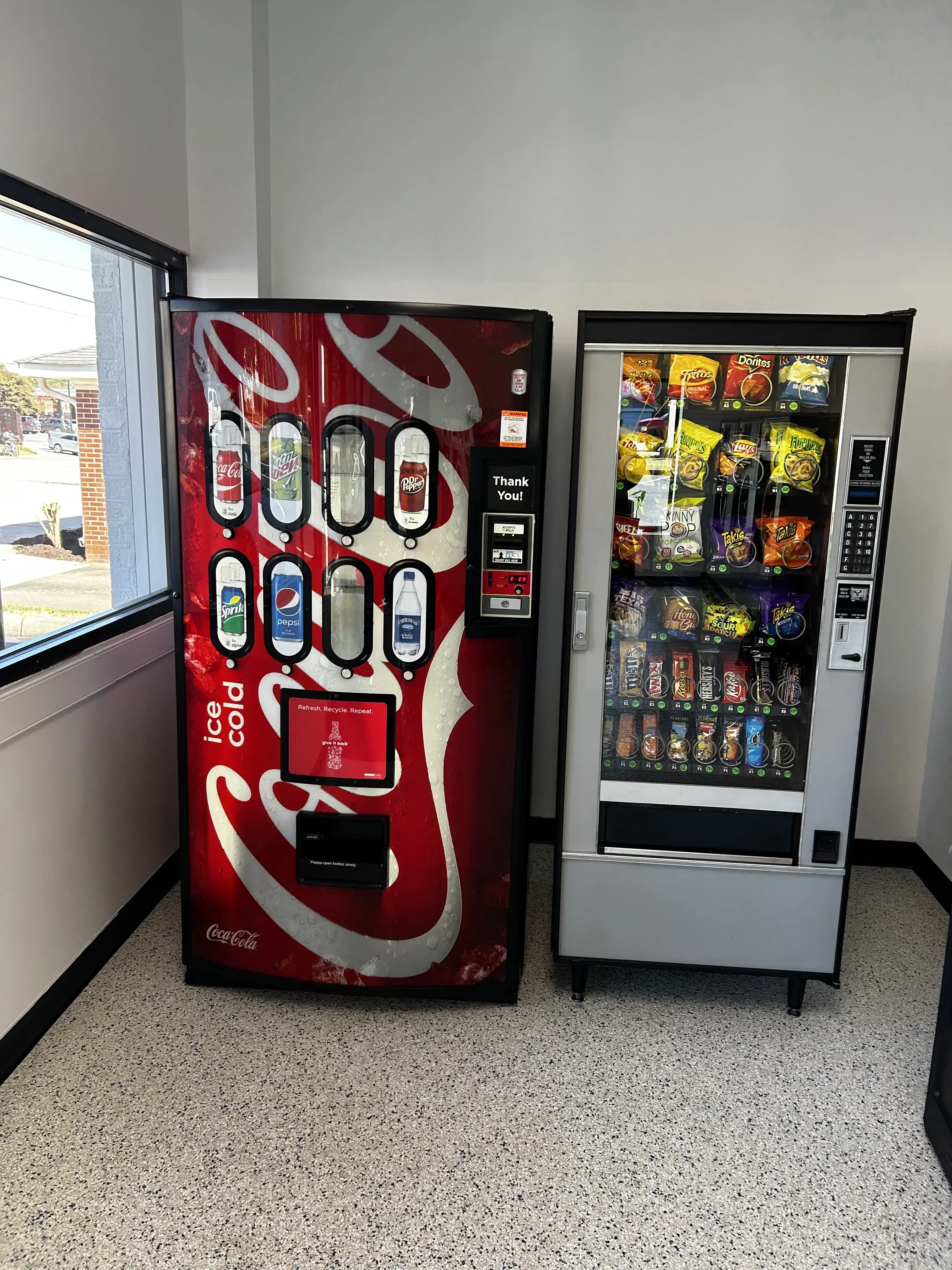 Oasis Laundromat - Image 6
