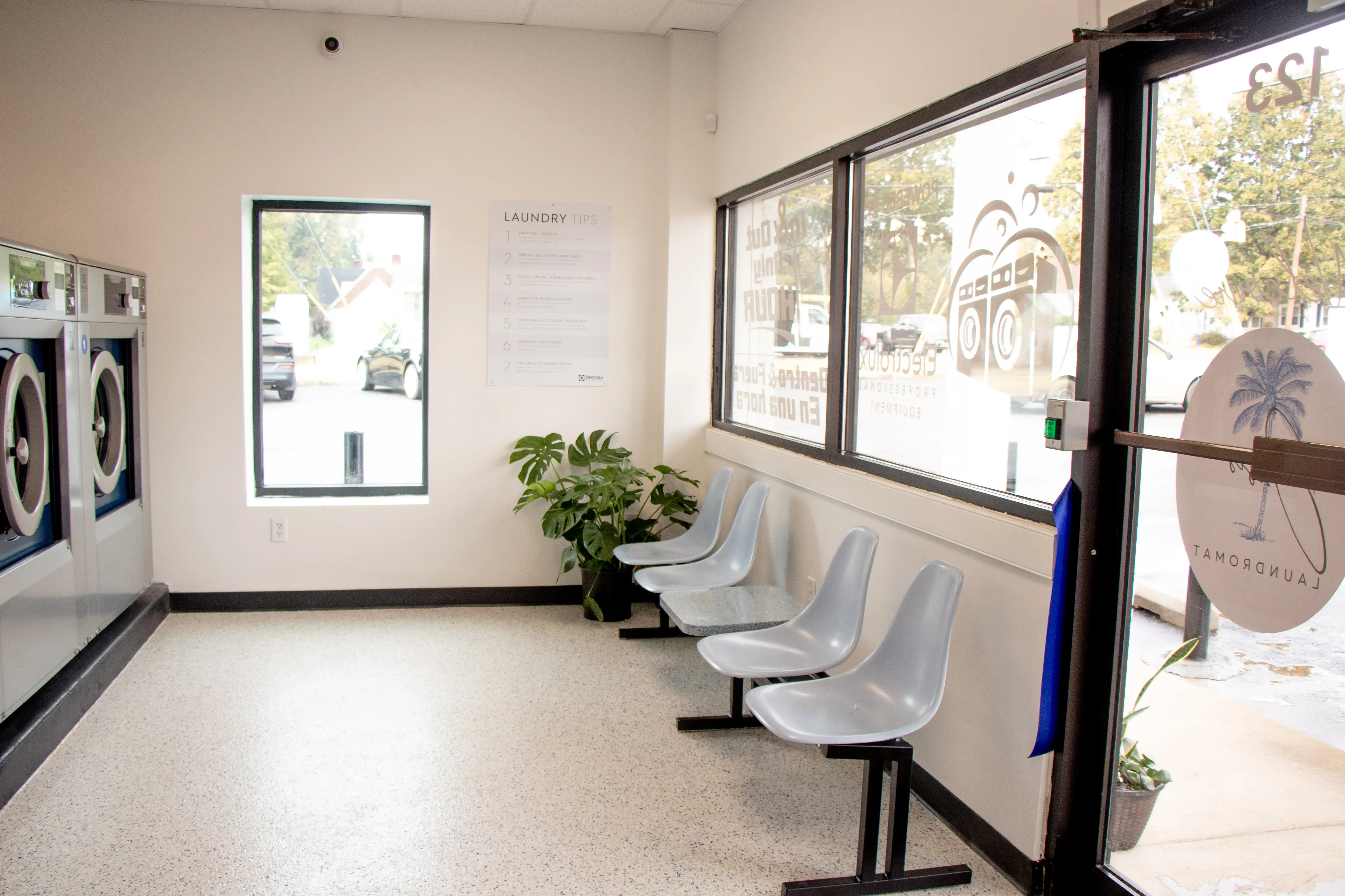 Oasis Laundromat - Image 9