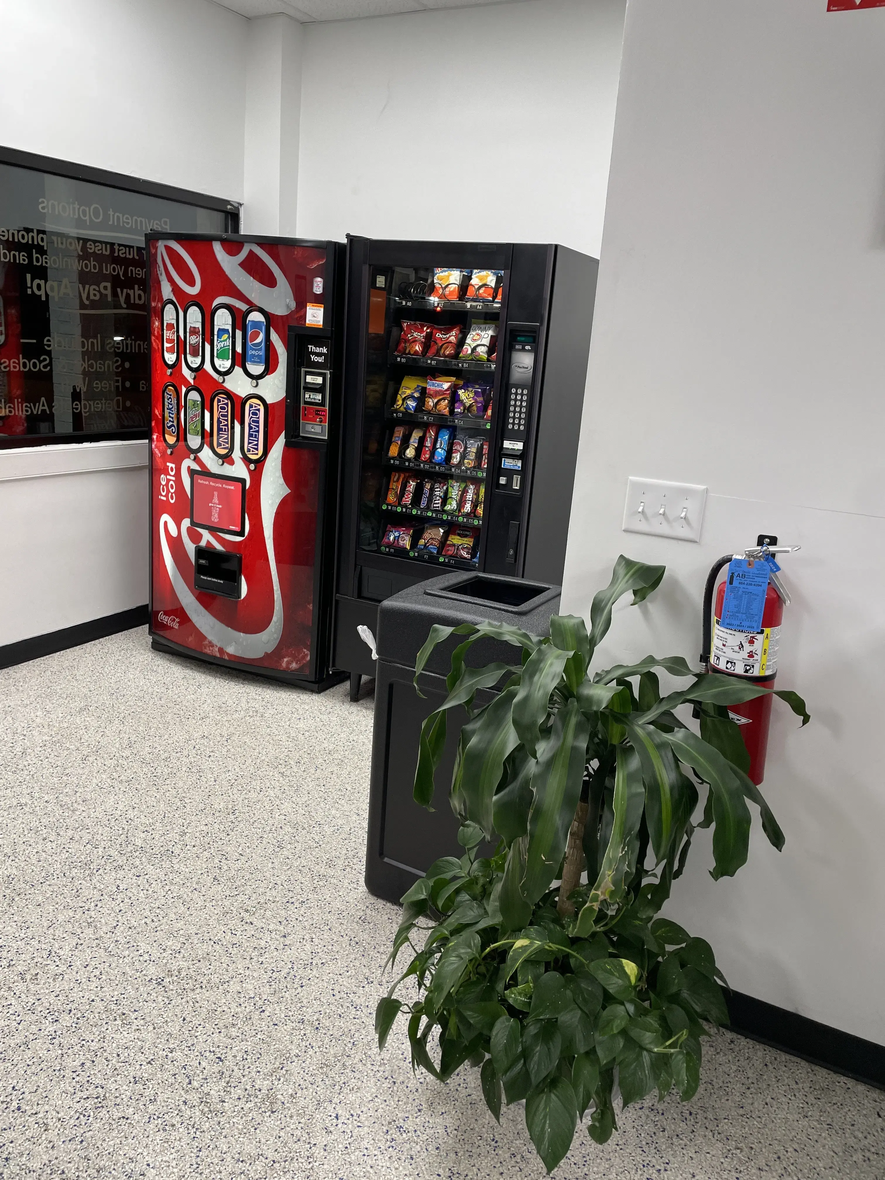 Oasis Laundromat - Image 17