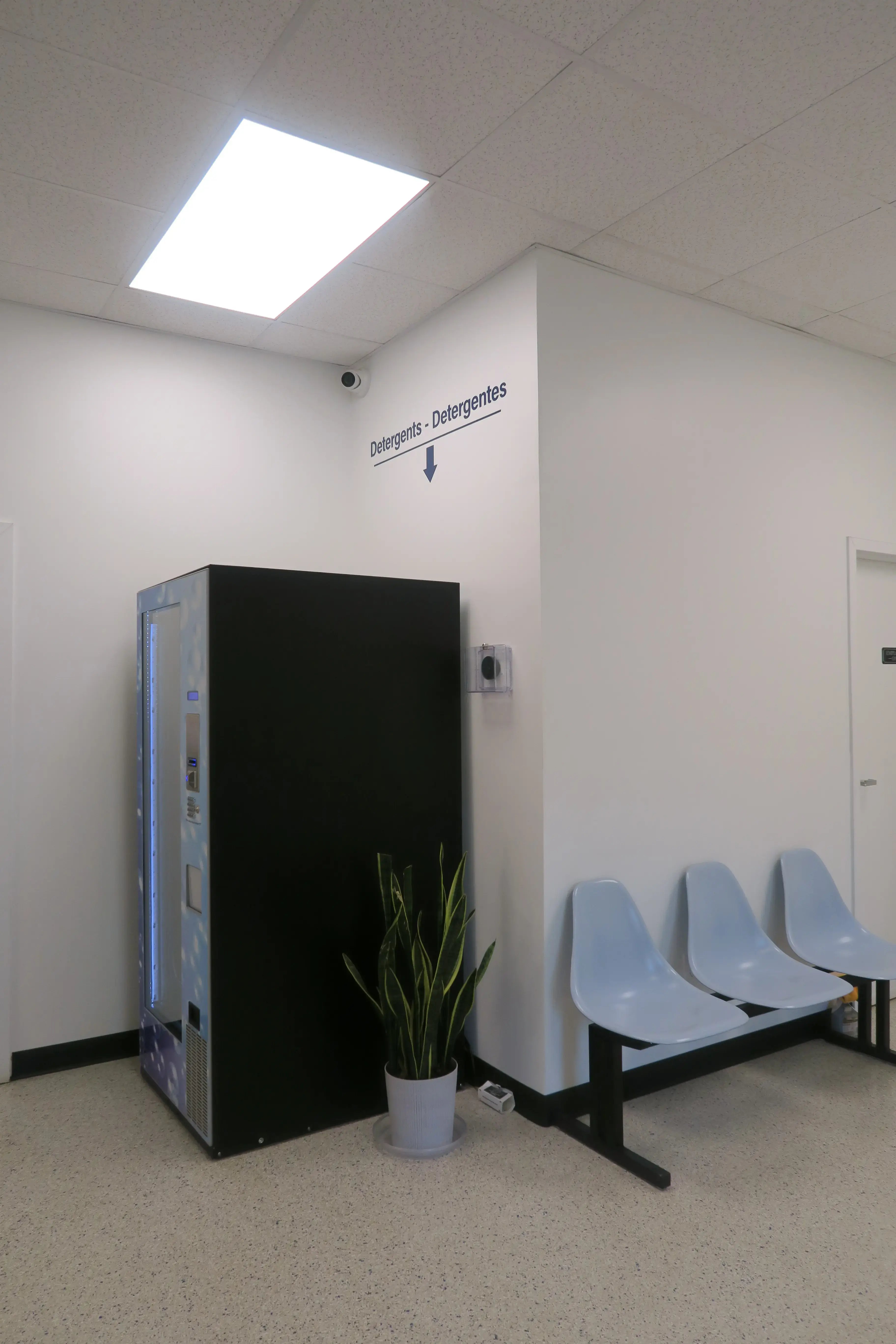 Oasis Laundromat - Image 12