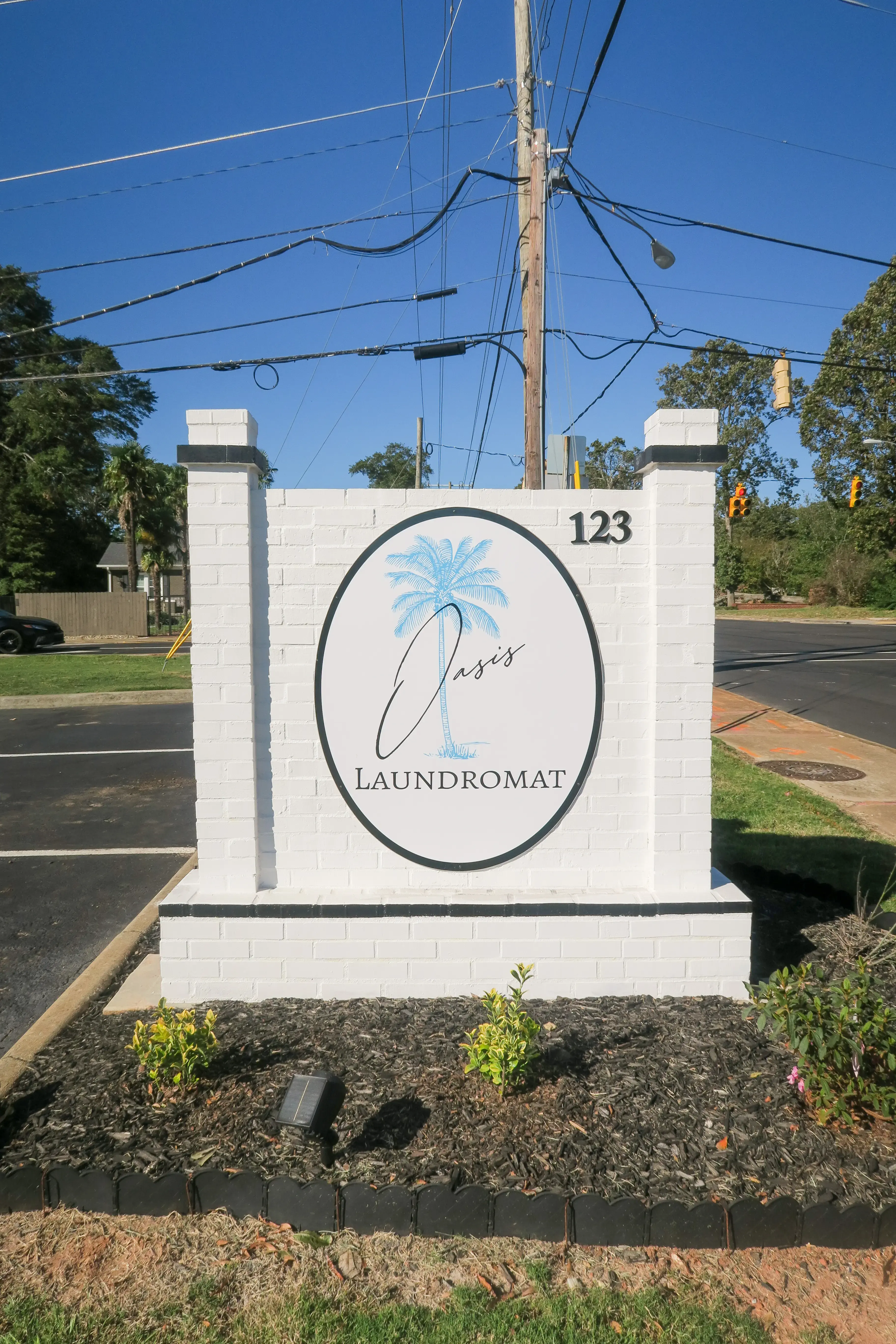 Oasis Laundromat - Image 11