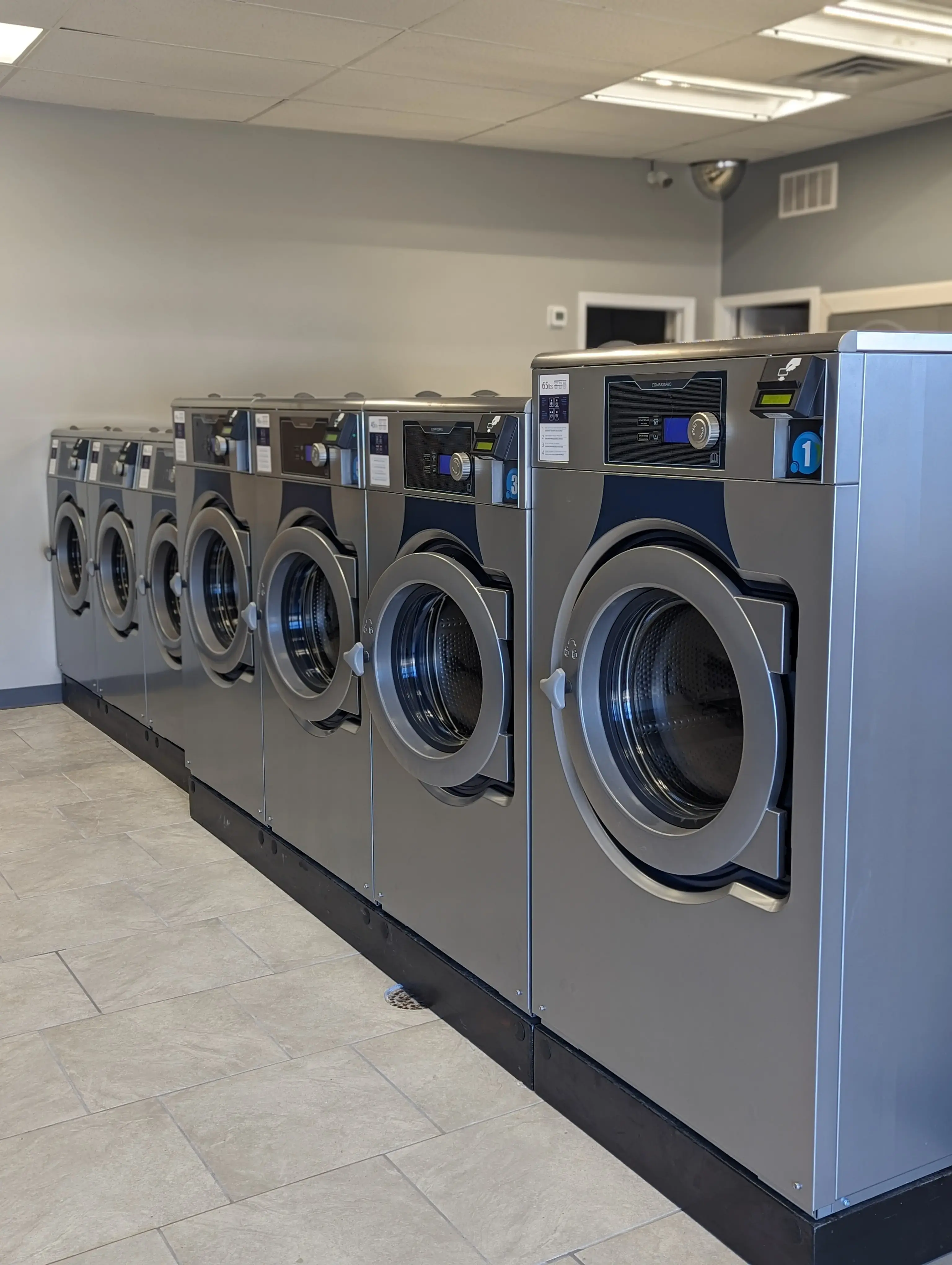 Oasis Laundromat thumbnail 11