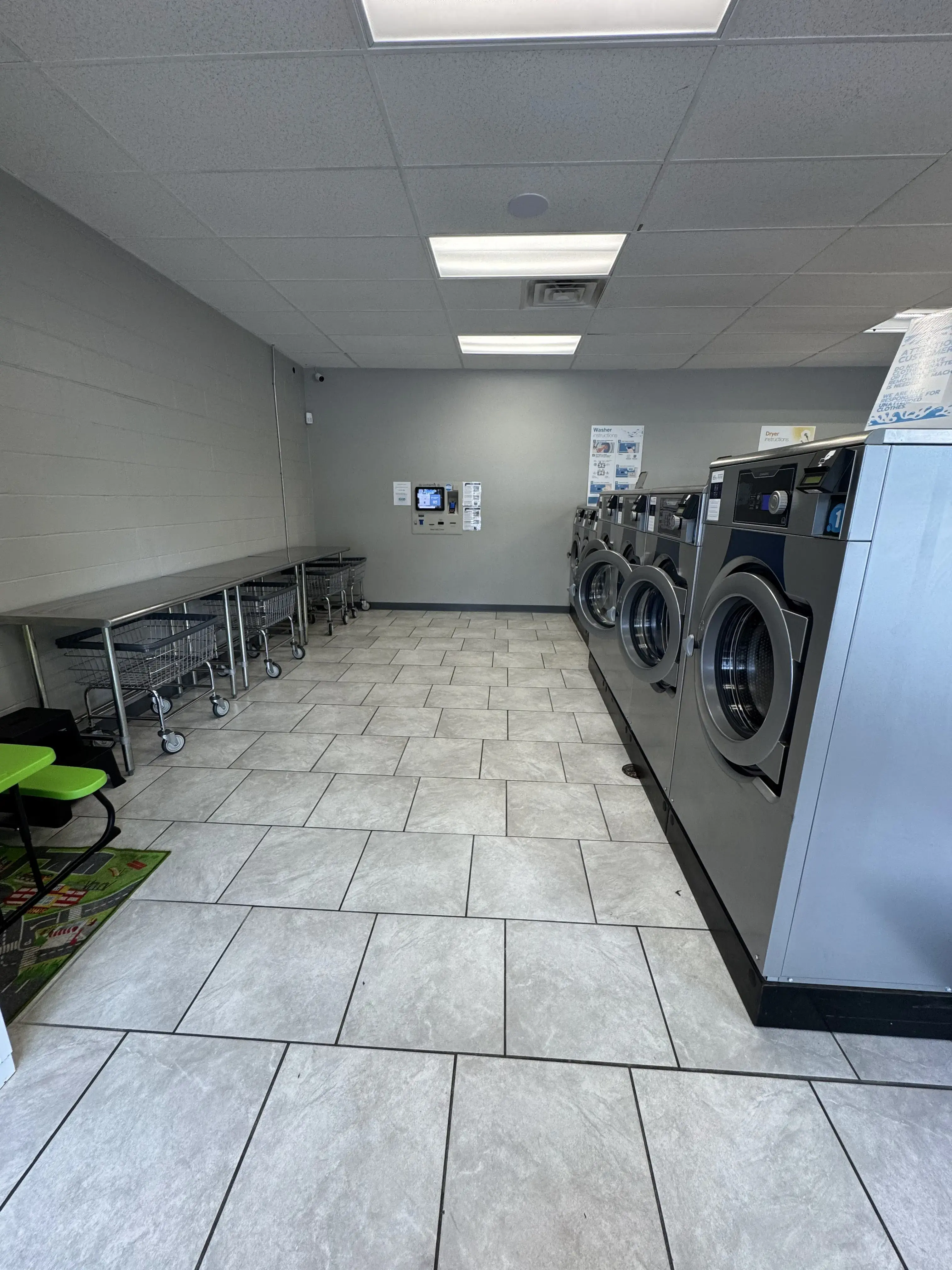 Oasis Laundromat - Image 5