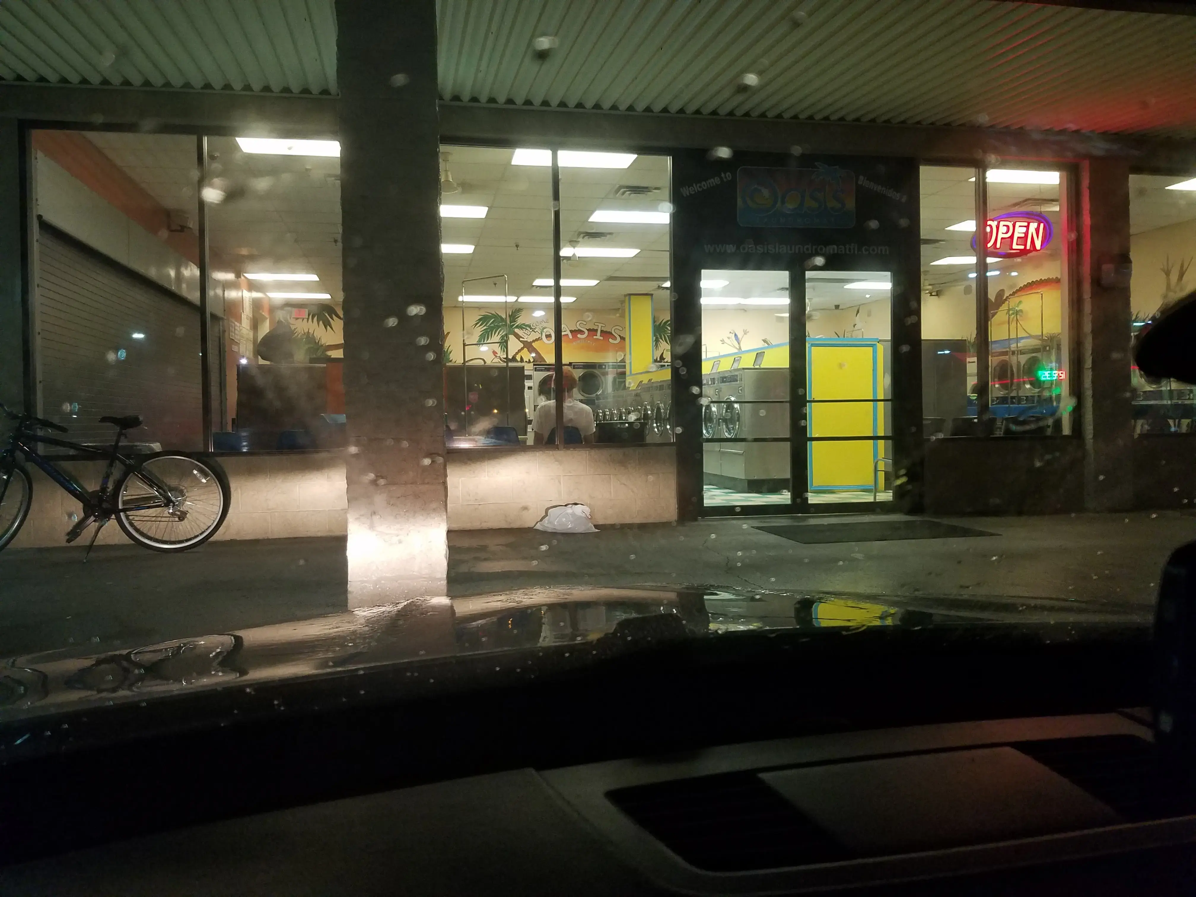 Oasis Laundromat - Image 12