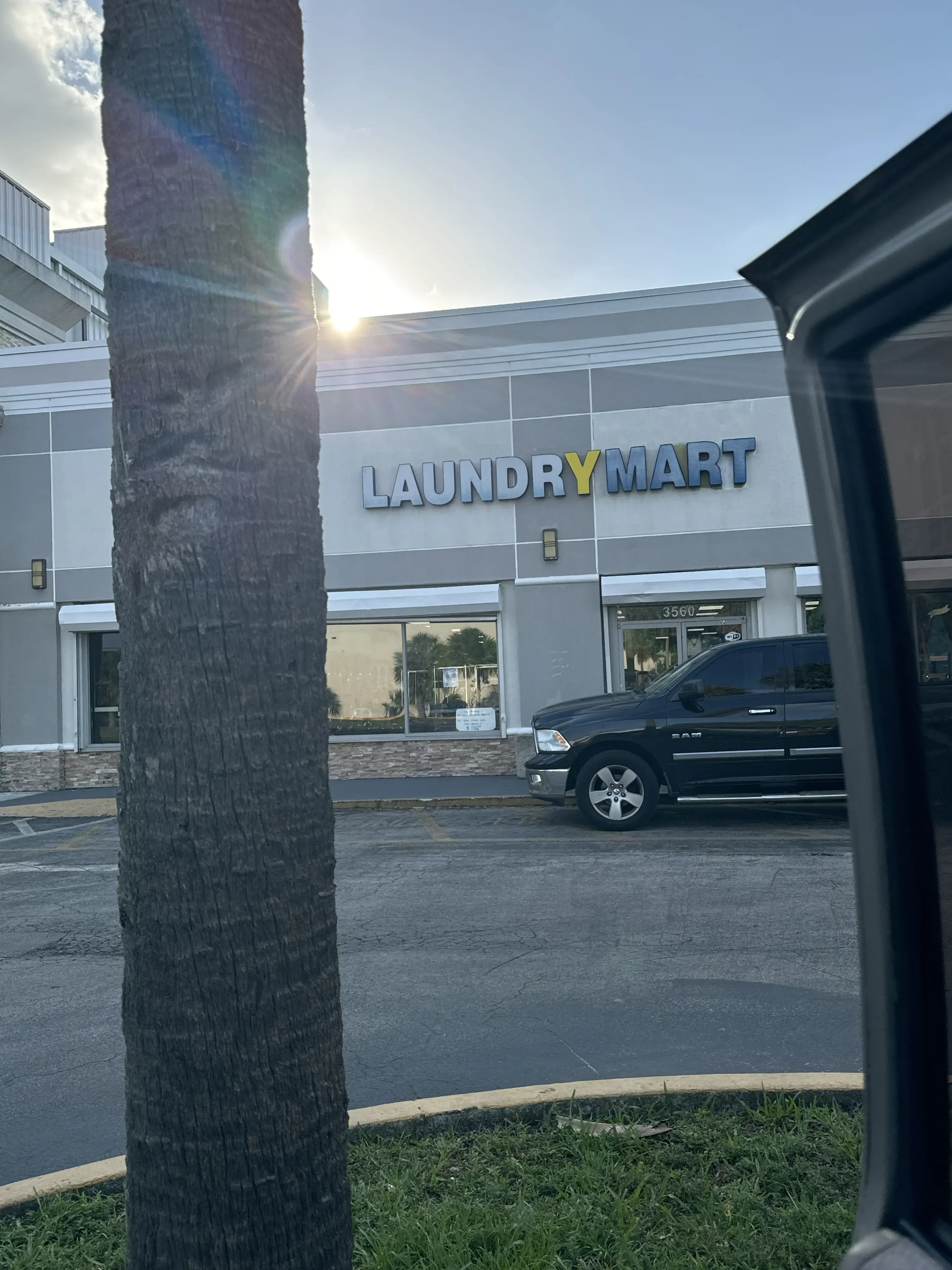 Oasis Laundry thumbnail 11