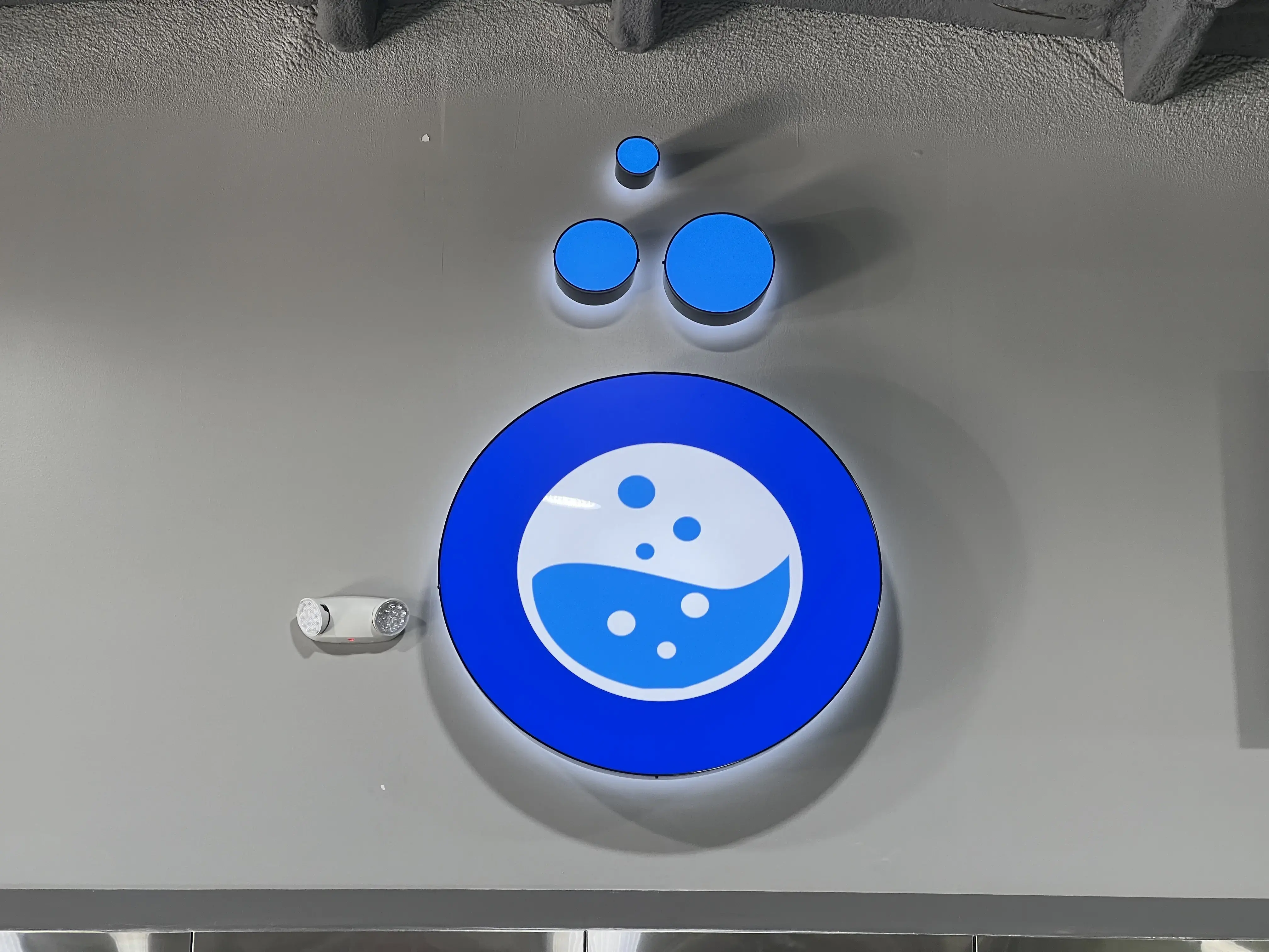 Oasis Washateria Burke - Image 13