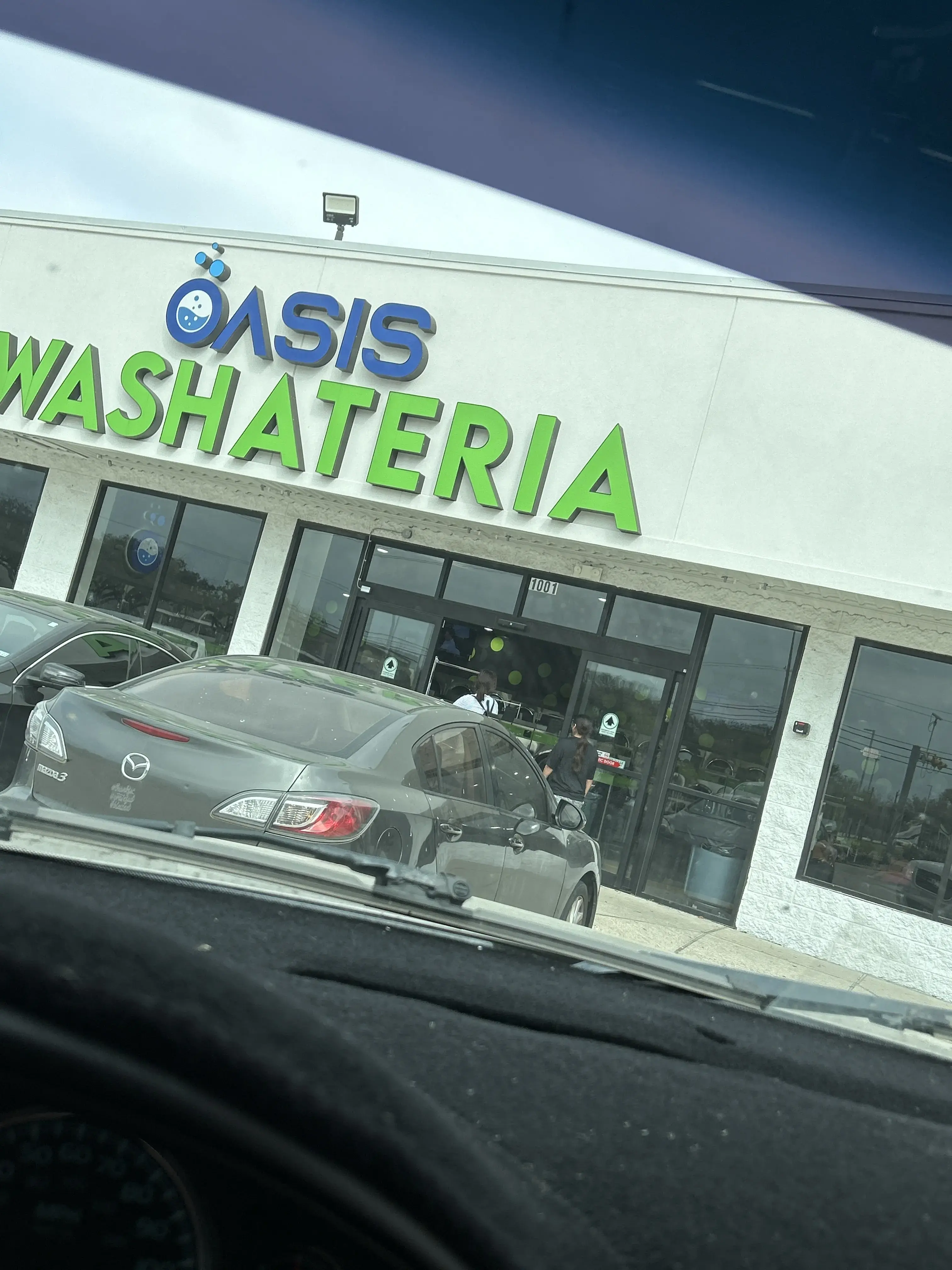 Oasis Washateria Burke - Image 18