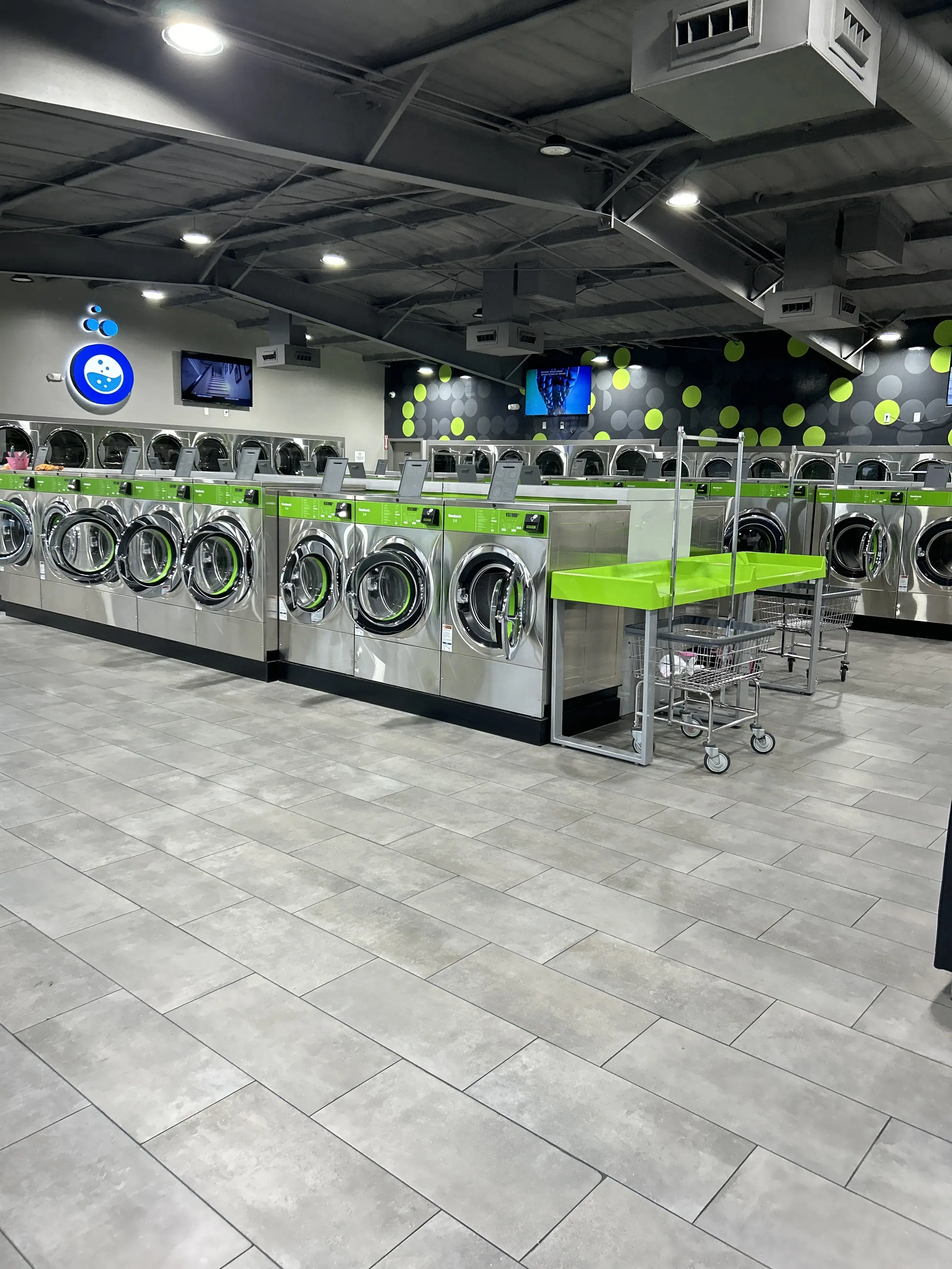 Oasis Washateria Burke - Image 17