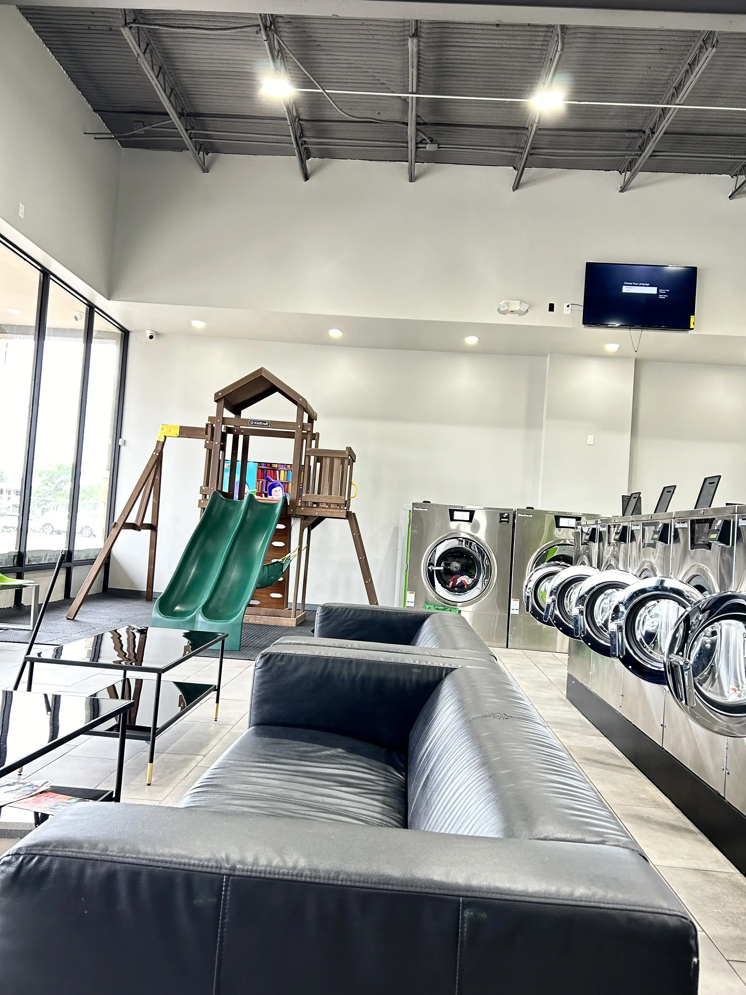 Oasis Washateria Mangum thumbnail 11