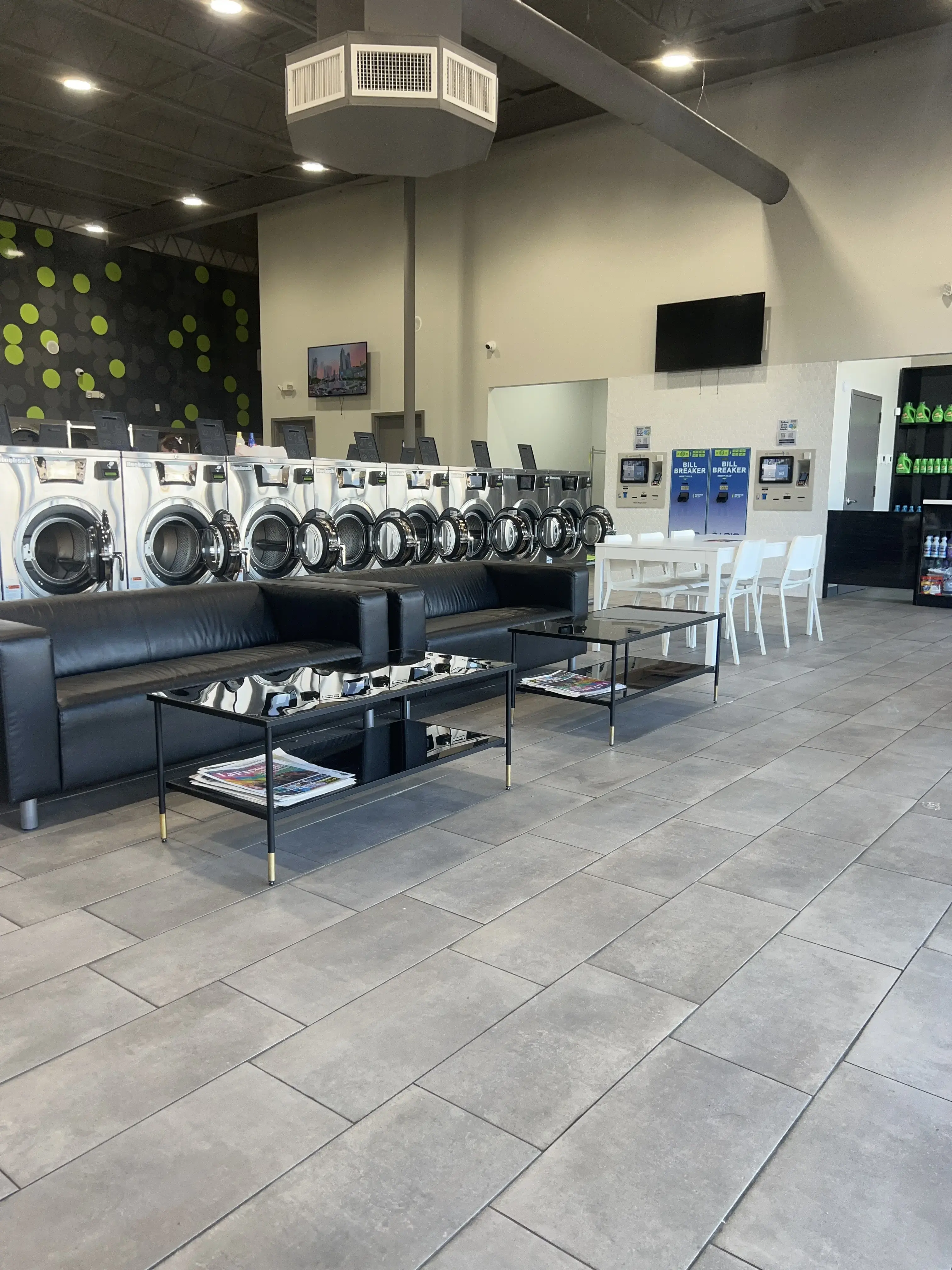 Oasis Washateria Mangum - Image 20