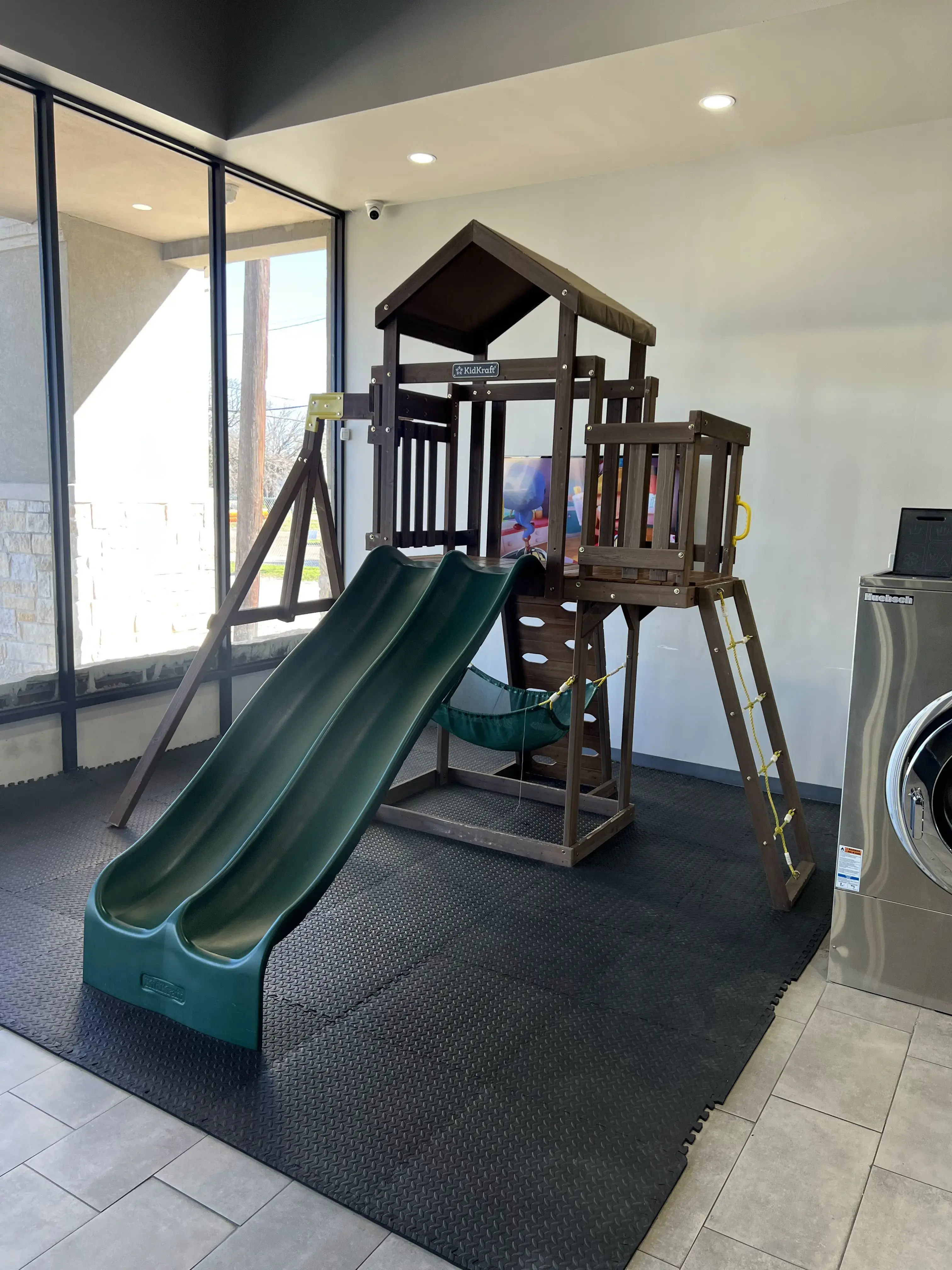 Oasis Washateria Mangum - Image 2