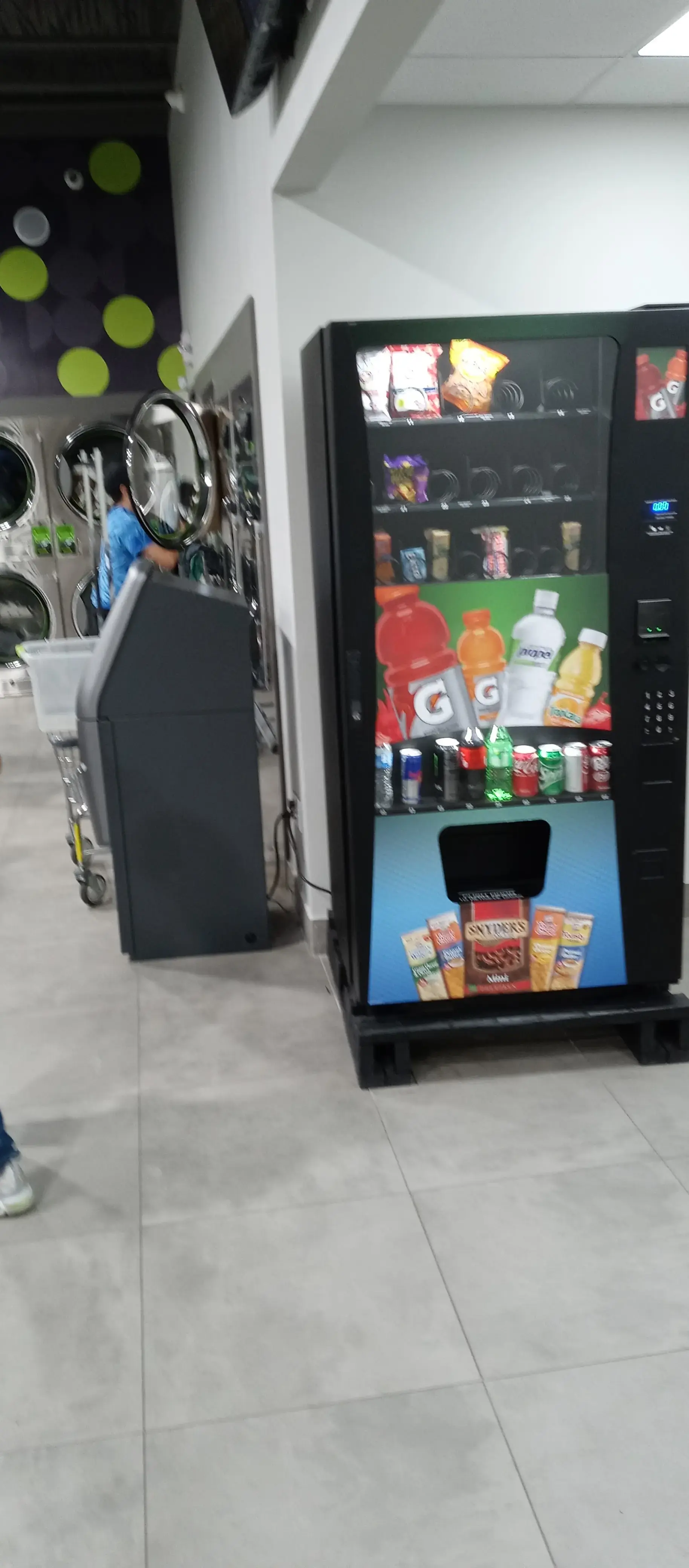 Oasis Washateria Post Oak thumbnail 8