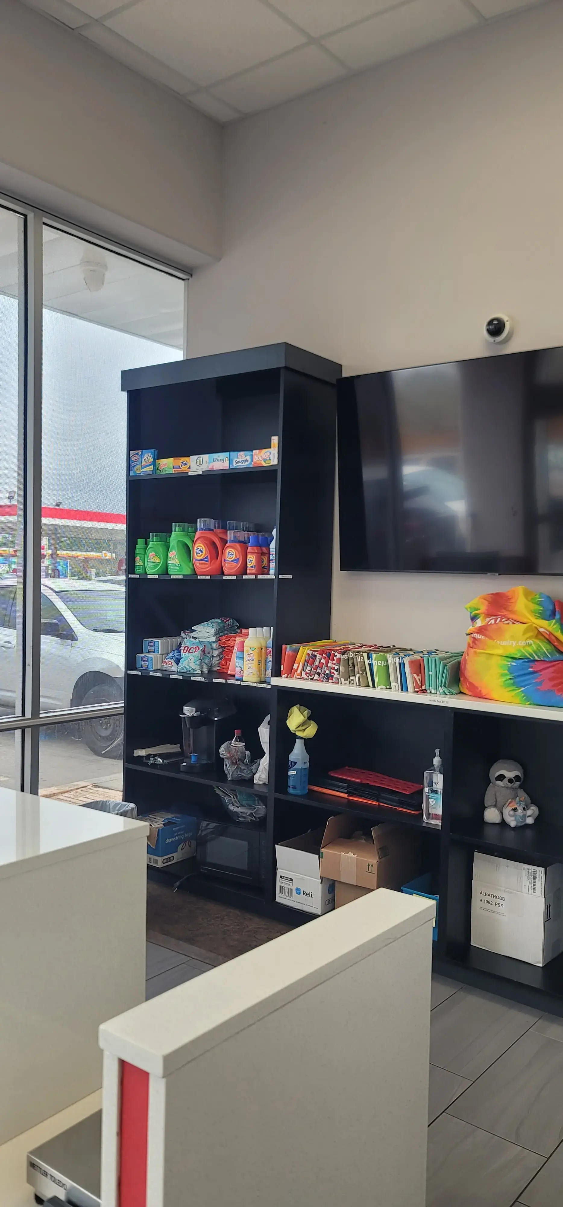 Oasis Washateria Spears rd - Image 15