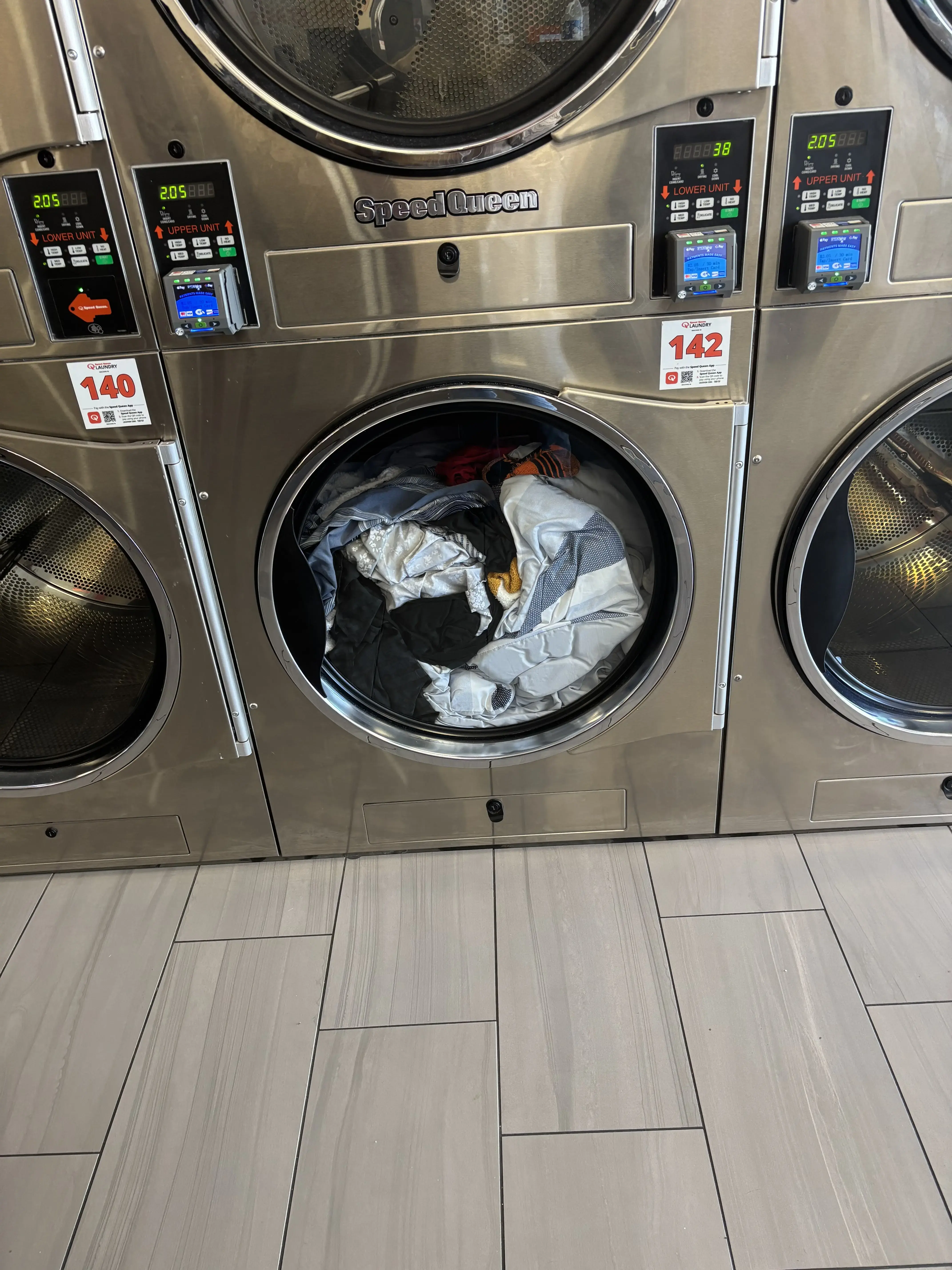 Oasis Washateria Spears rd - Image 2