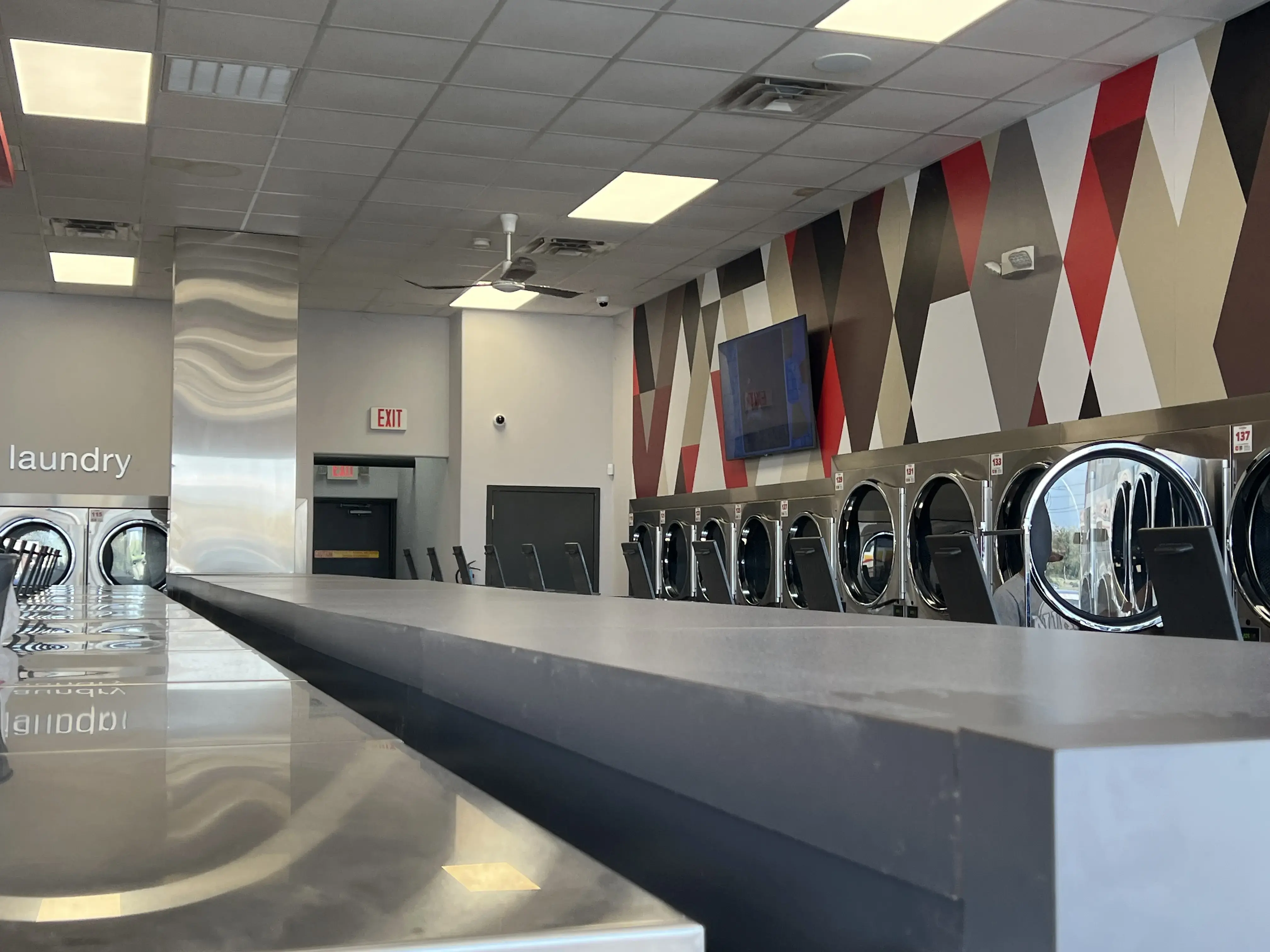 Oasis Washateria Spears rd - Image 10