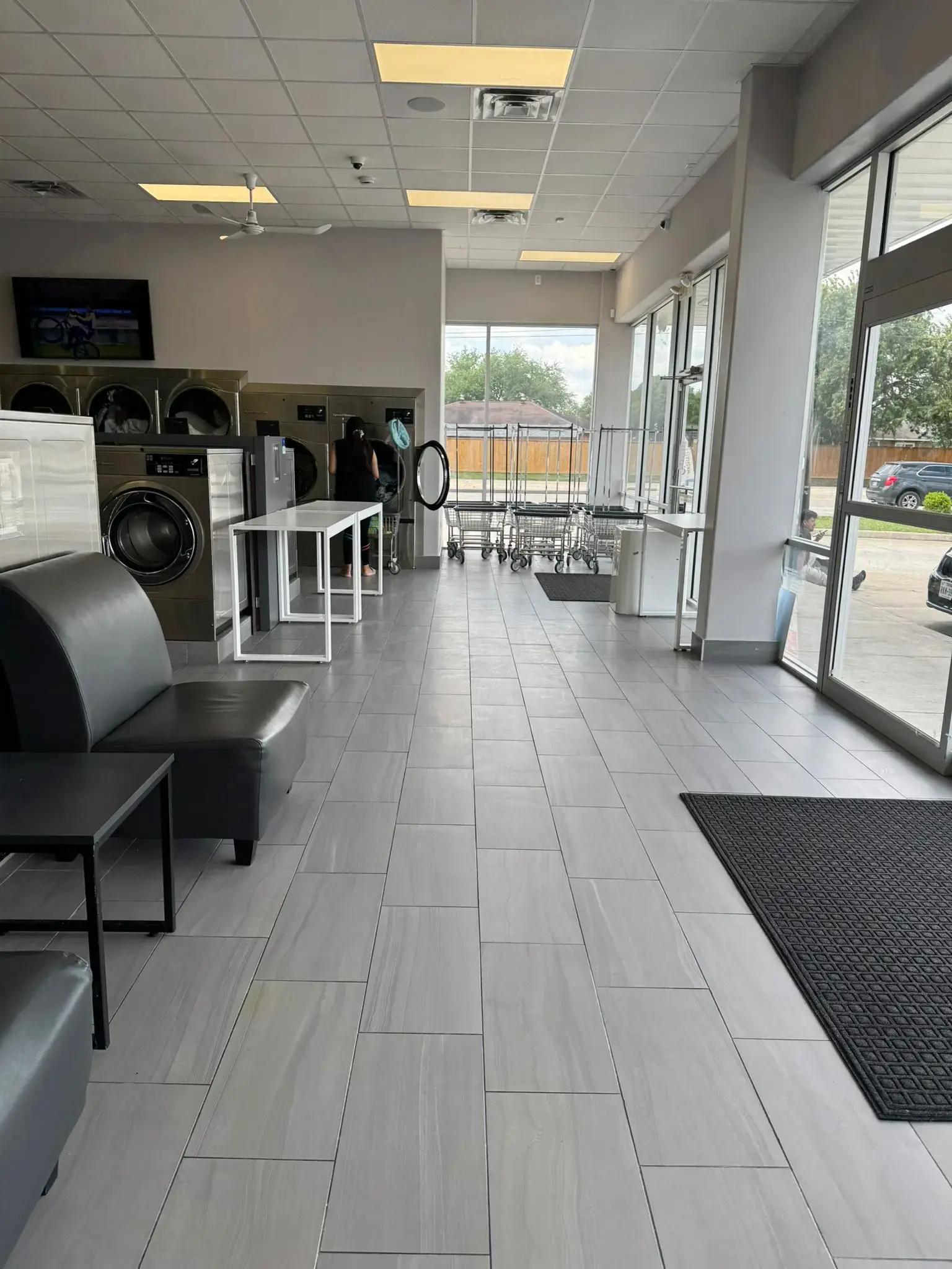 Oasis Washateria Spears rd - Image 6