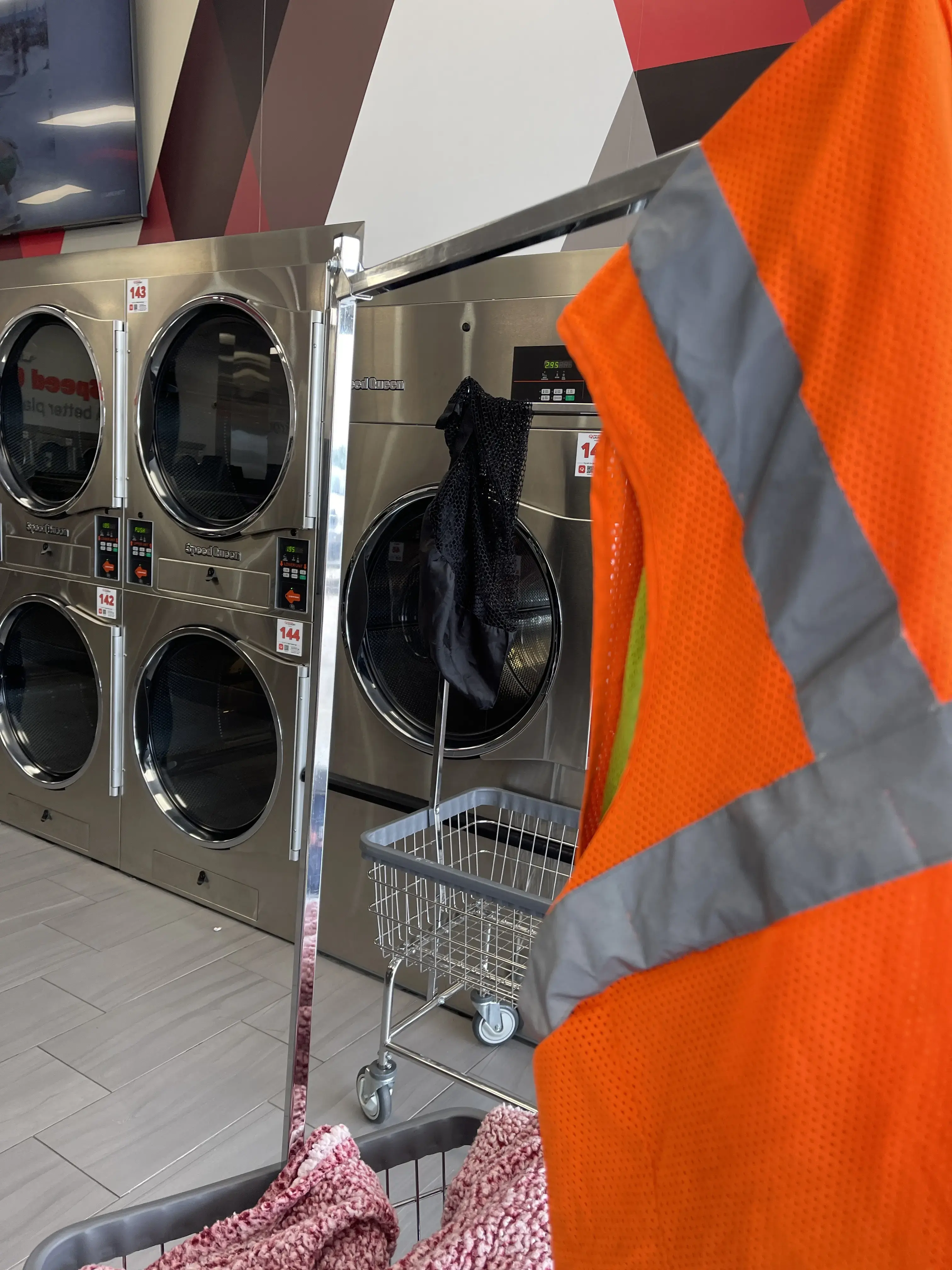 Oasis Washateria Spears rd thumbnail 14